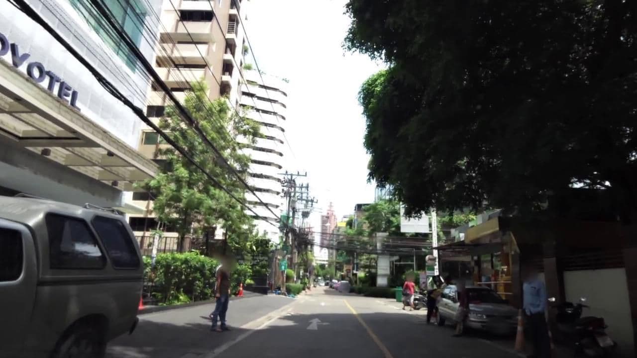 Street view near Novotel Bangkok Sukhumvit 20, Watthana