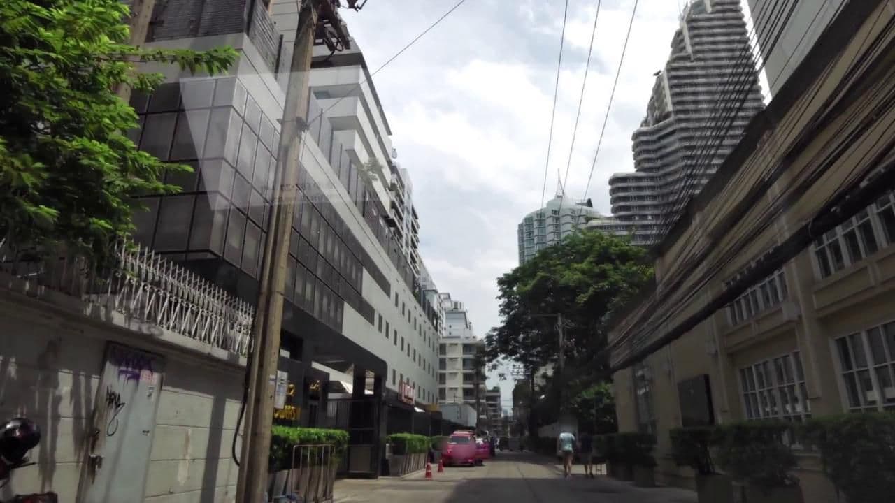 Street view near Radisson Suites, Makkasan