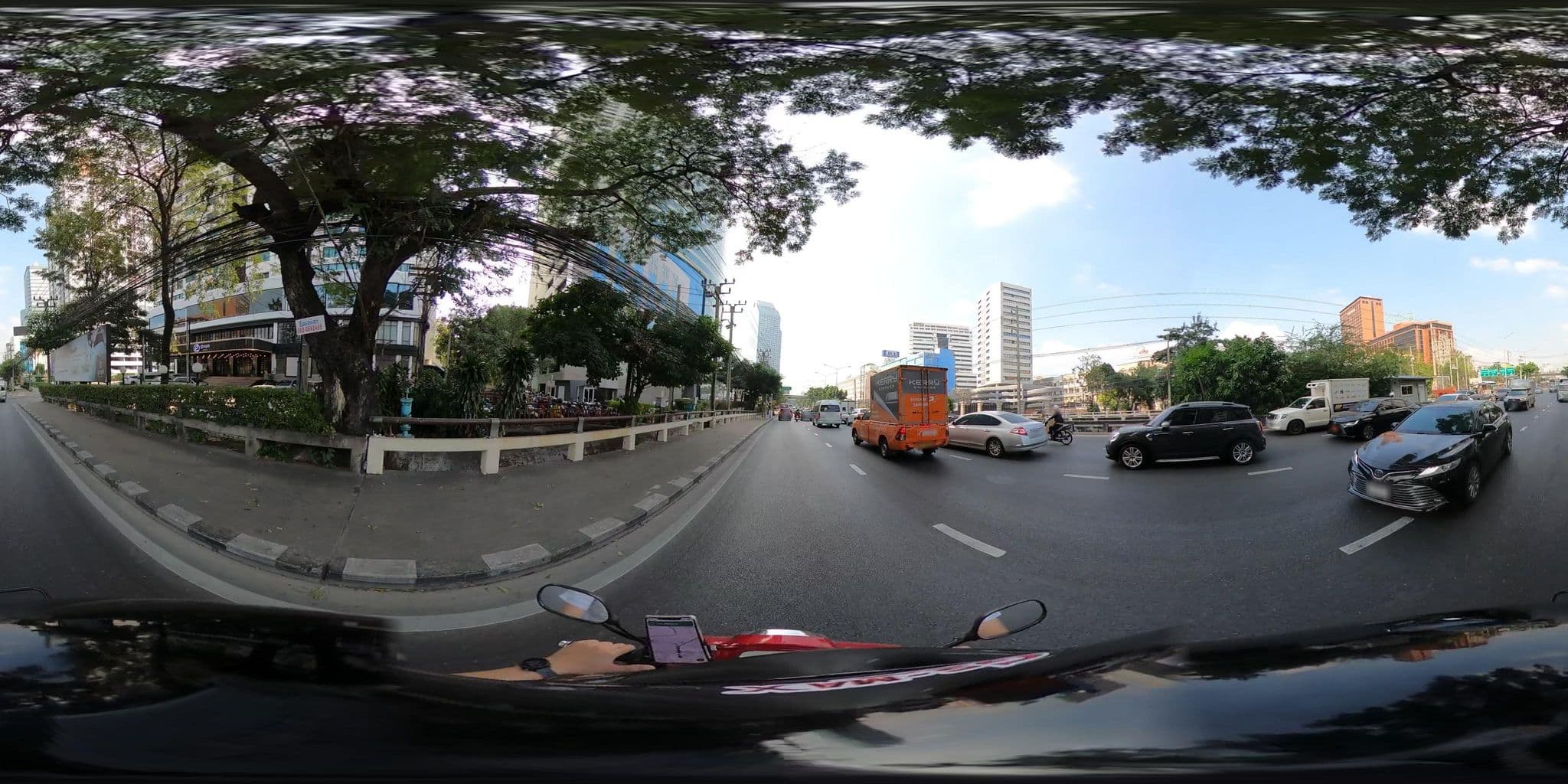 Street view near Bangkok Cha-Da, Huai Khwang — © NatchaponJ (CC BY-SA · Mapillary)