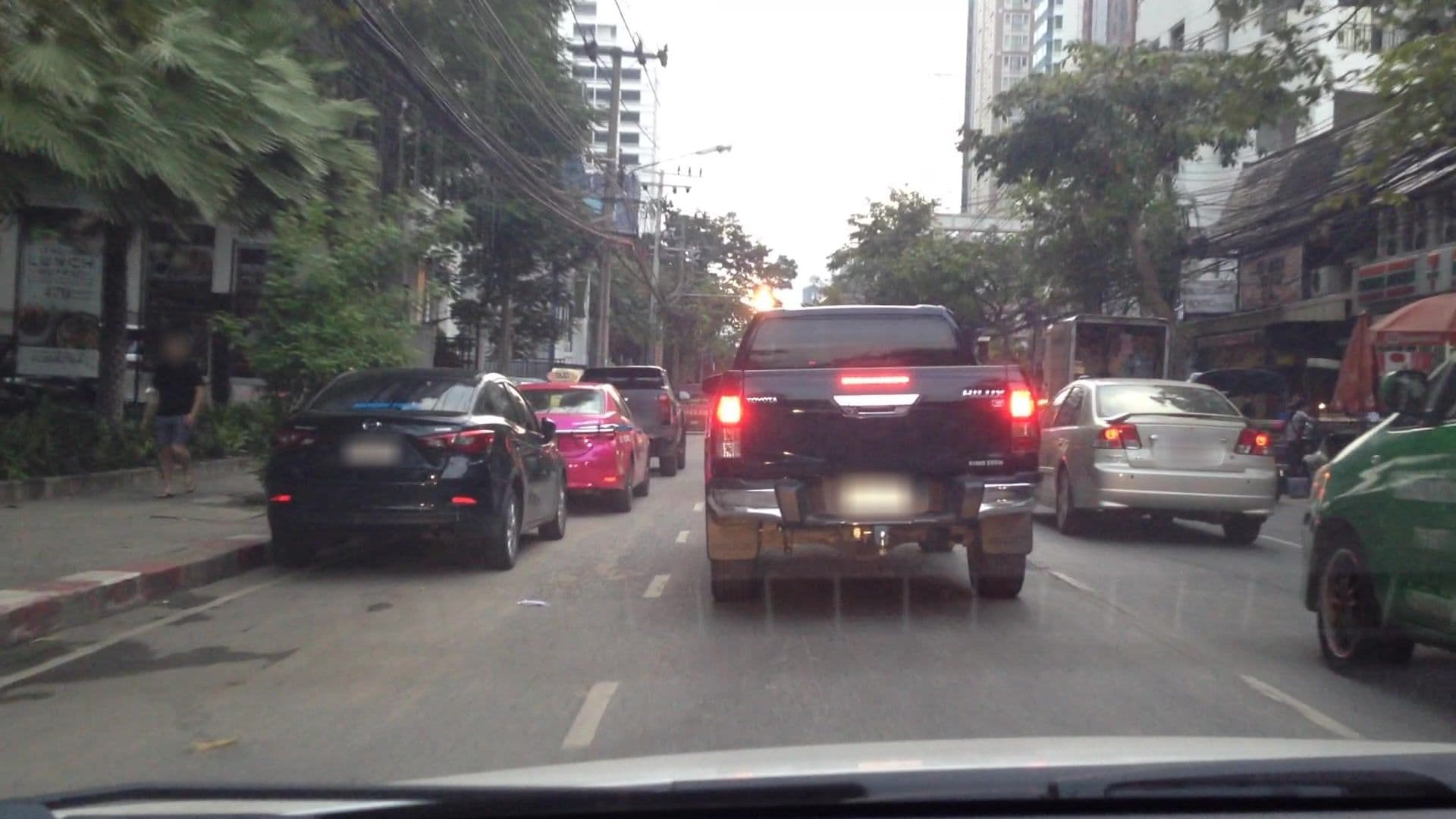 Street view near Cape House Serviced Apartments, Makkasan