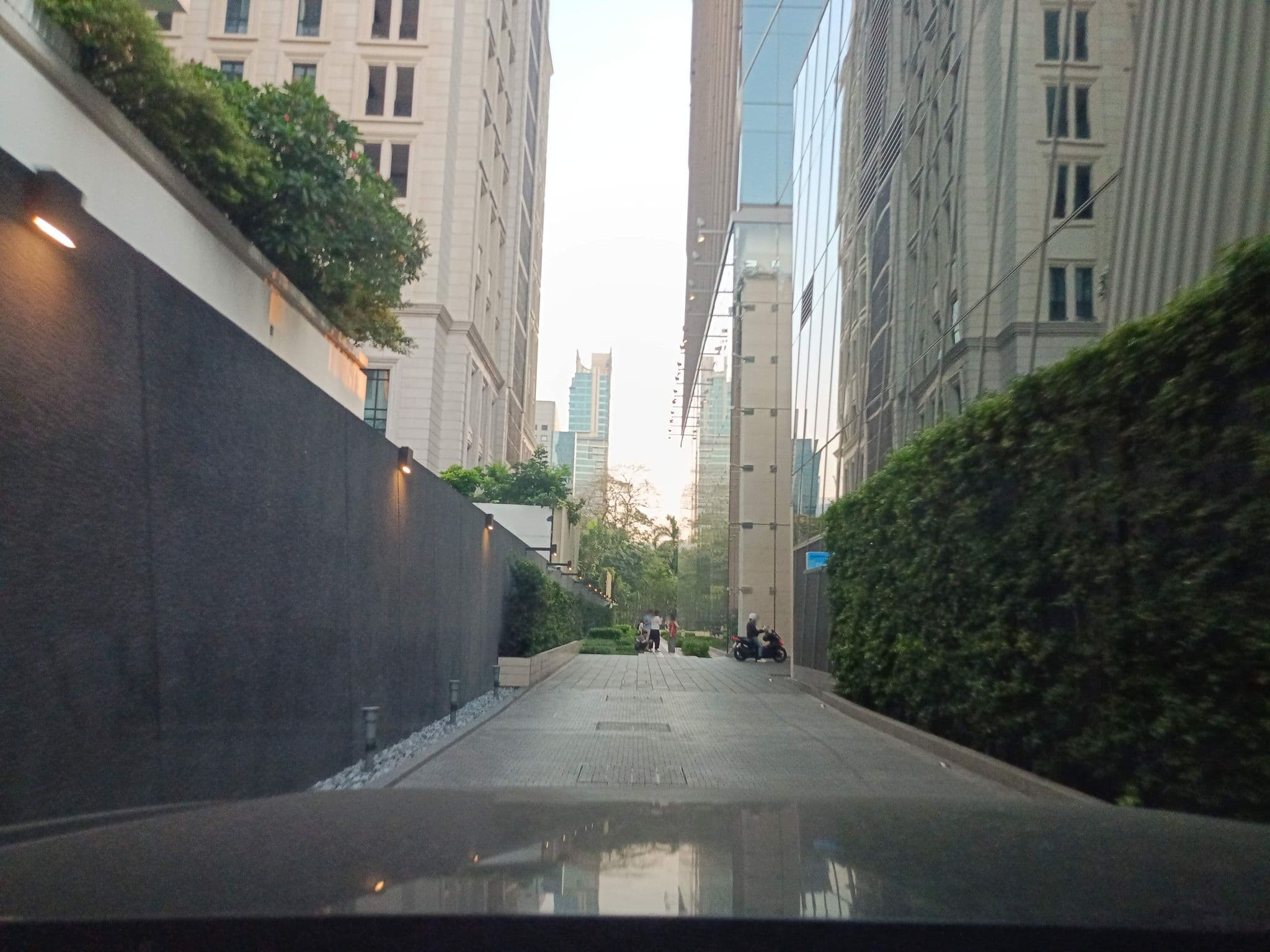 Street view near Grande Centre Point Ploenchit, Makkasan