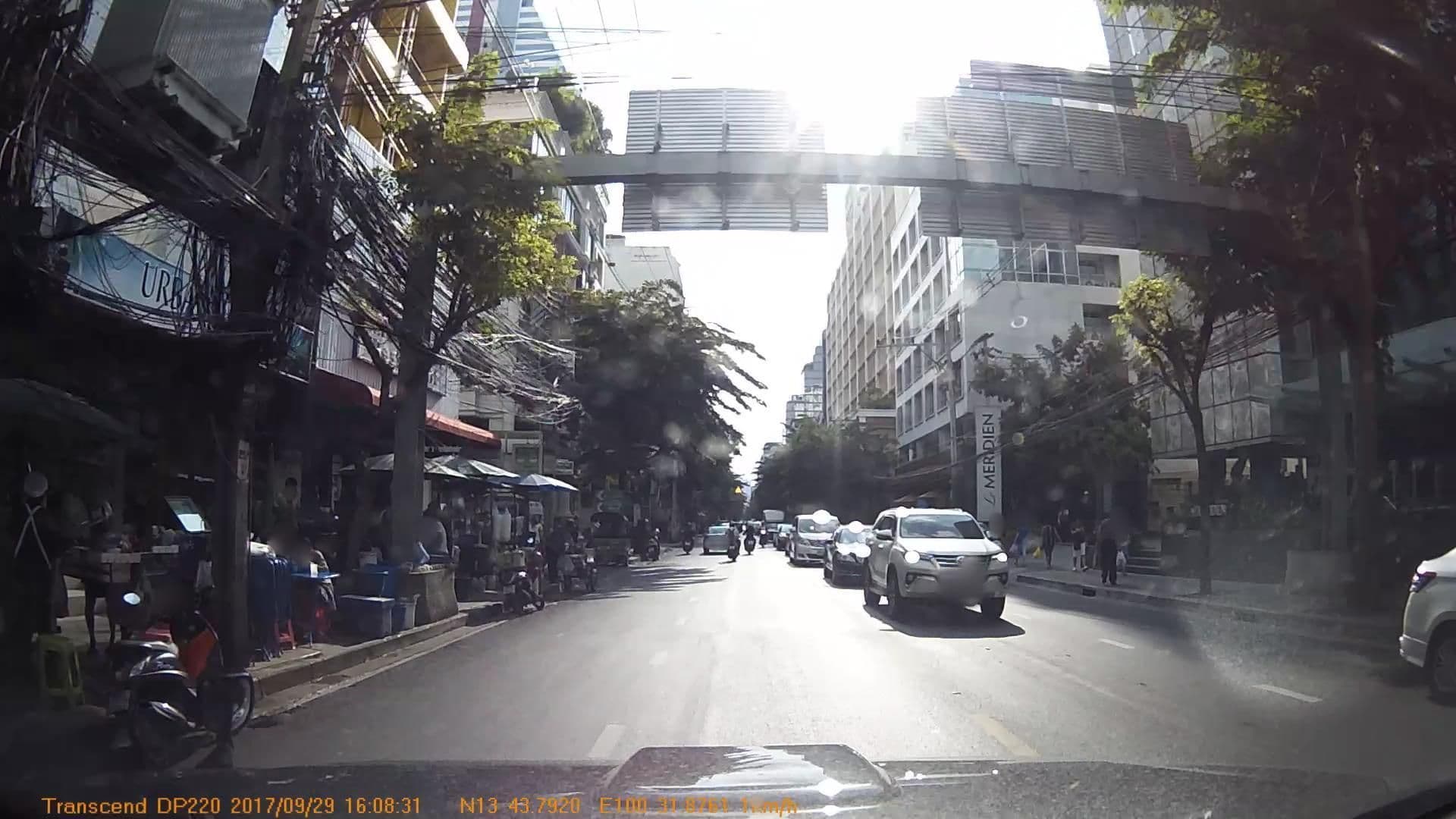 Street view near De Arni, Bang Rak