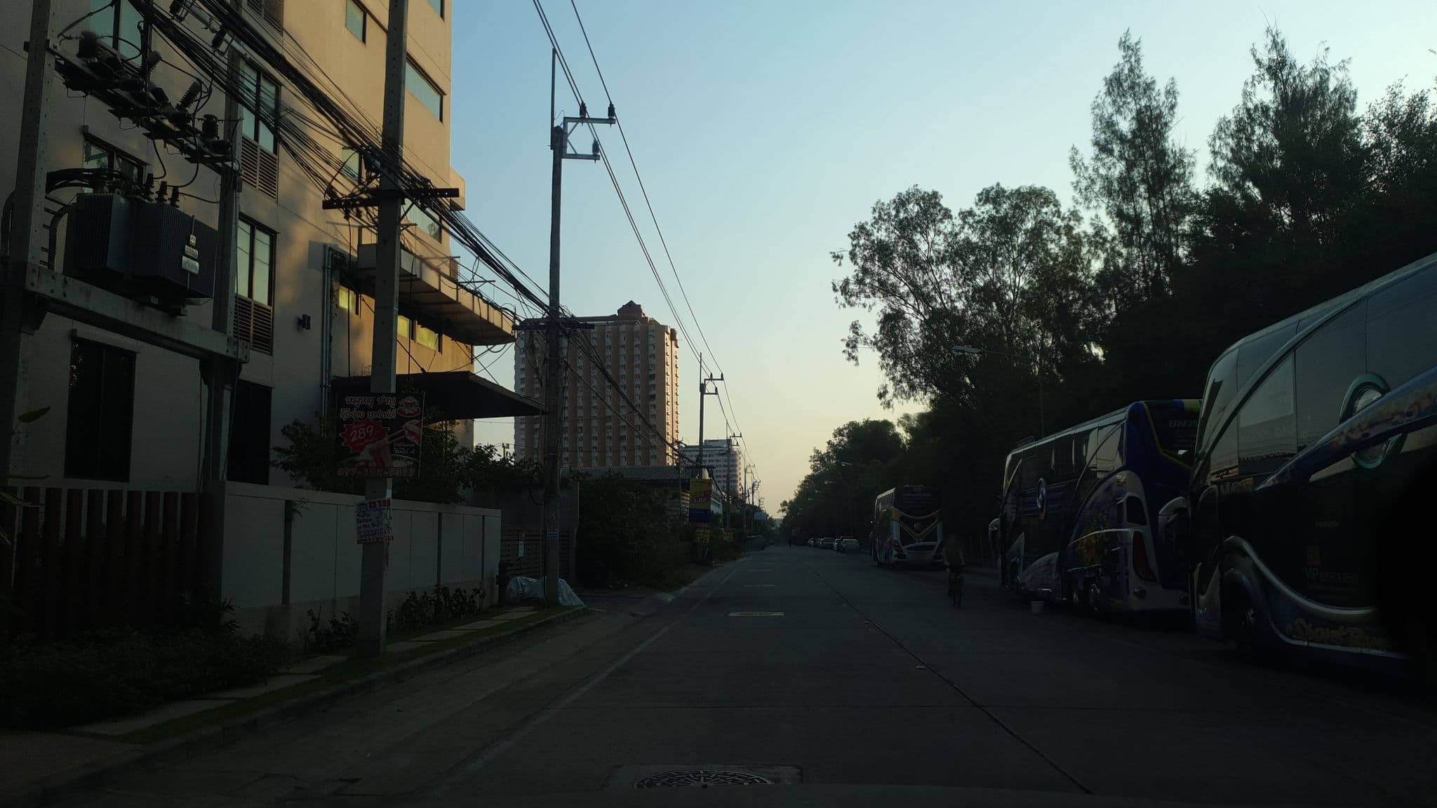 Street view near Tara Mantra Cha-am Hotel, Cha-am — © jrcarlsen (CC BY-SA · Mapillary)