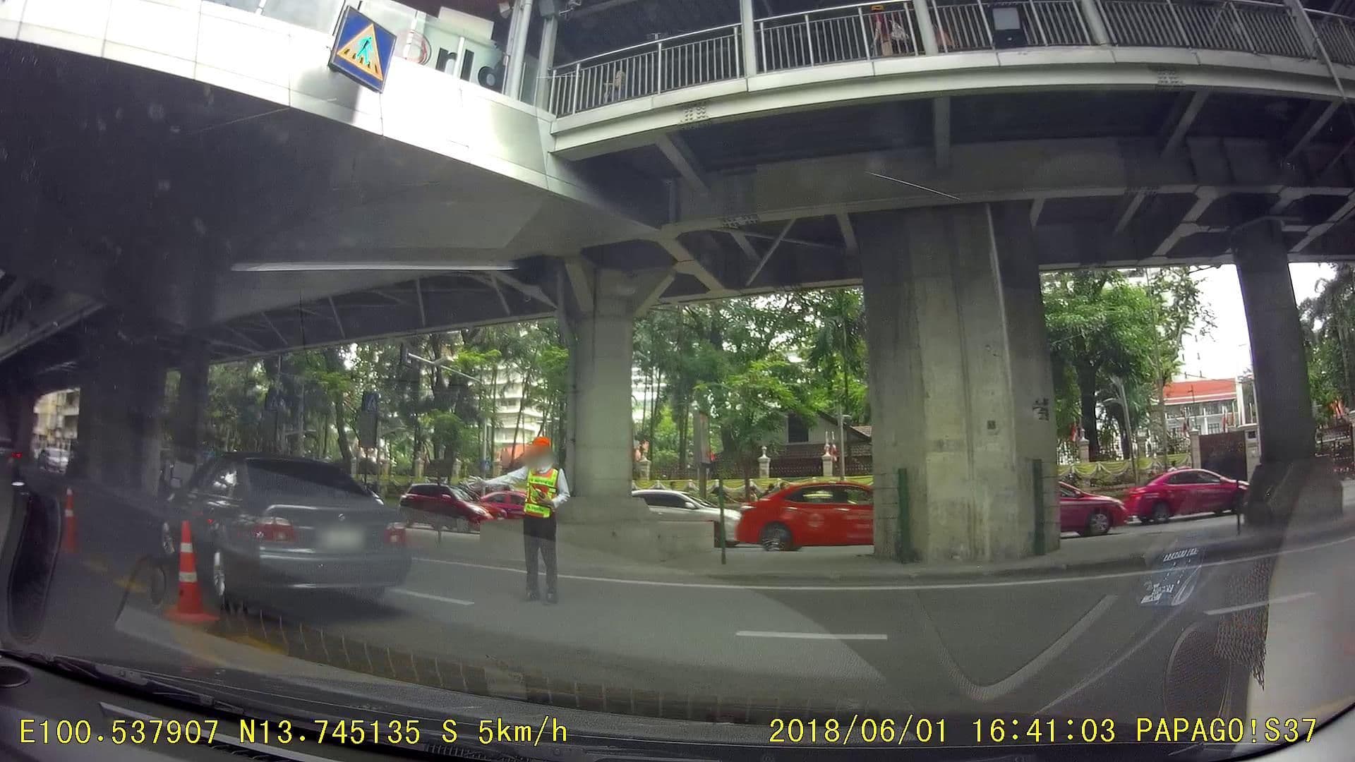 Street view near Grand Hyatt Erawan, Makkasan