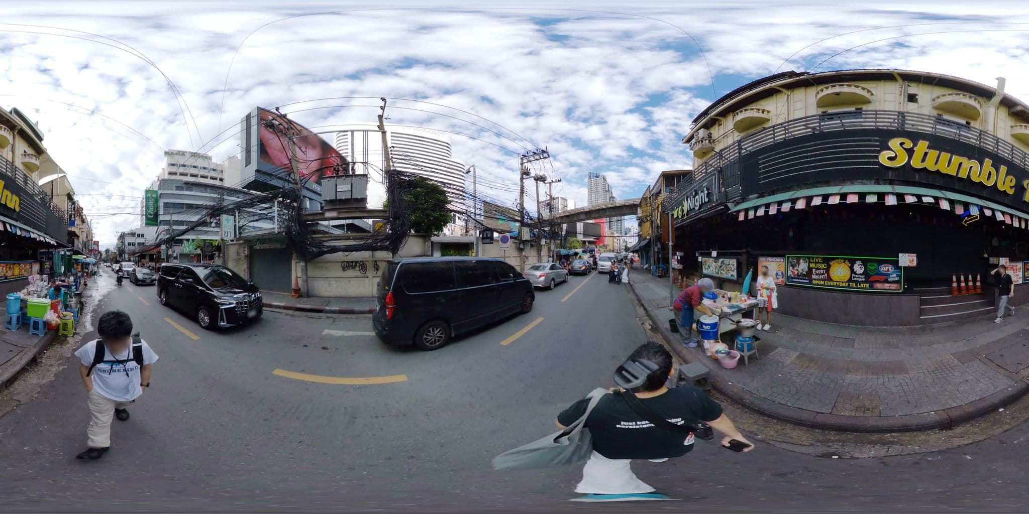 Street view near Majestic Suites, Makkasan