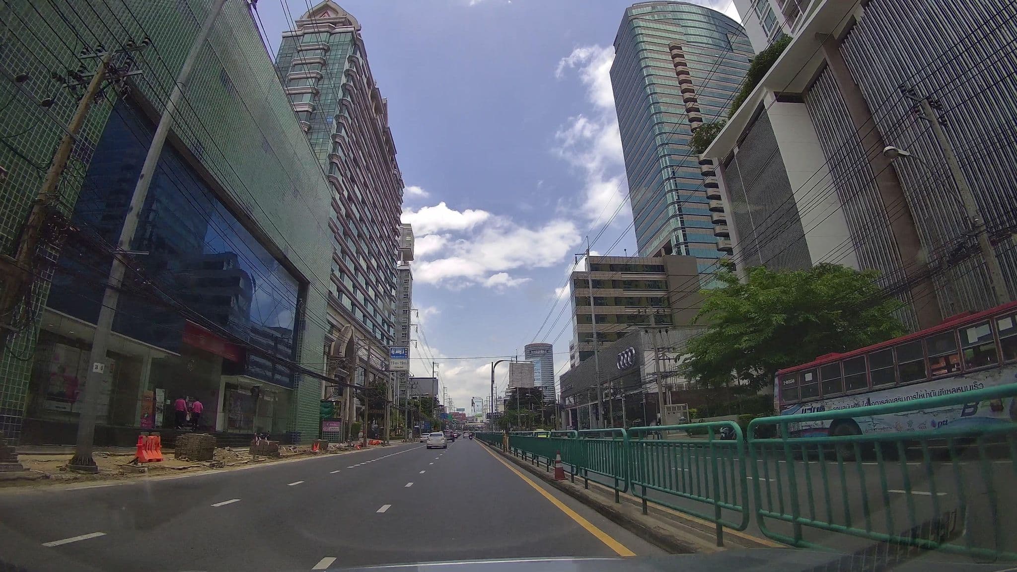 Street view near Eight Ville, Makkasan