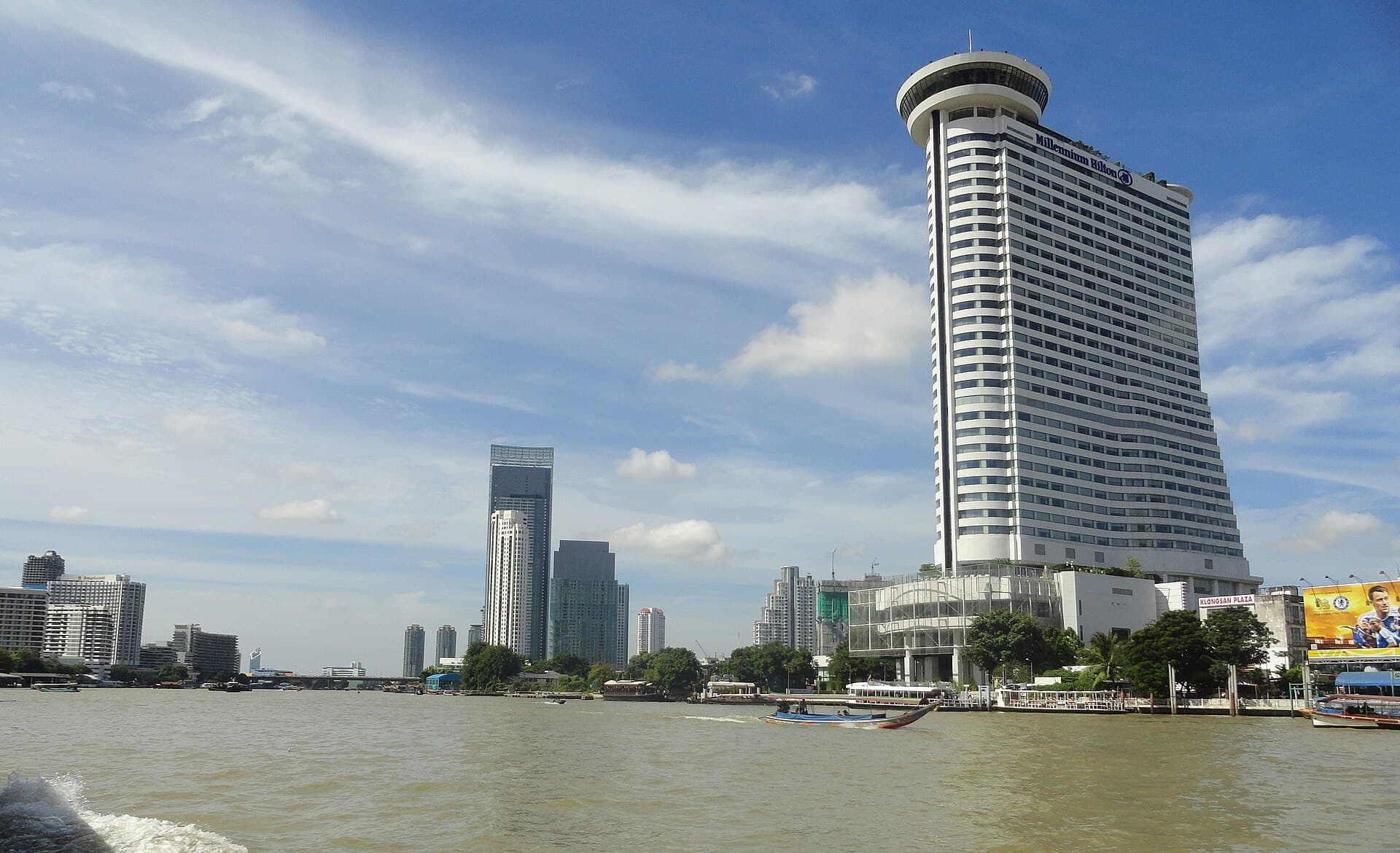 Millennium Hilton Bangkok (via Wikimedia Commons, CC BY 2.0)