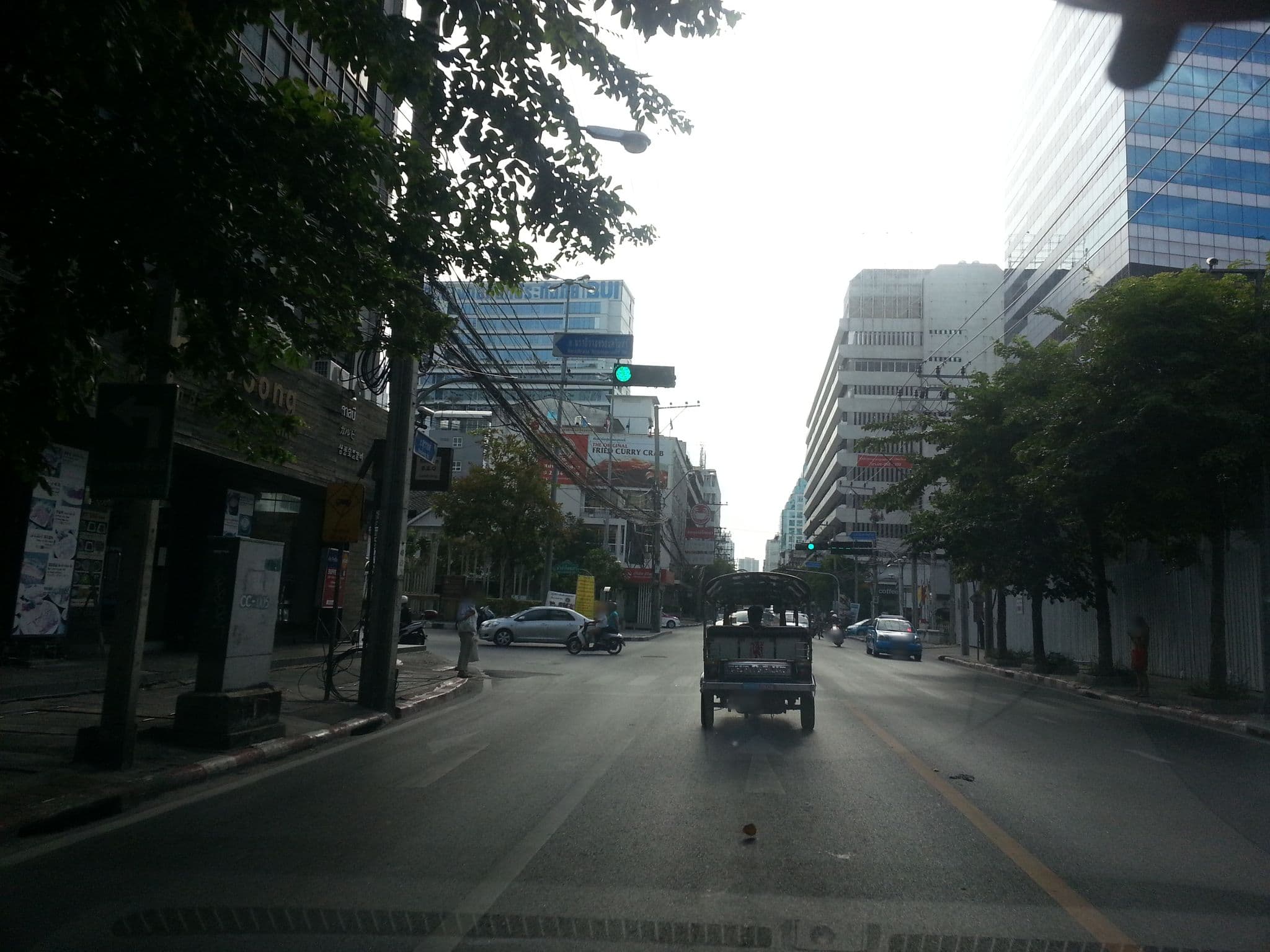 Street view near โรงแรม Amara, Bang Rak