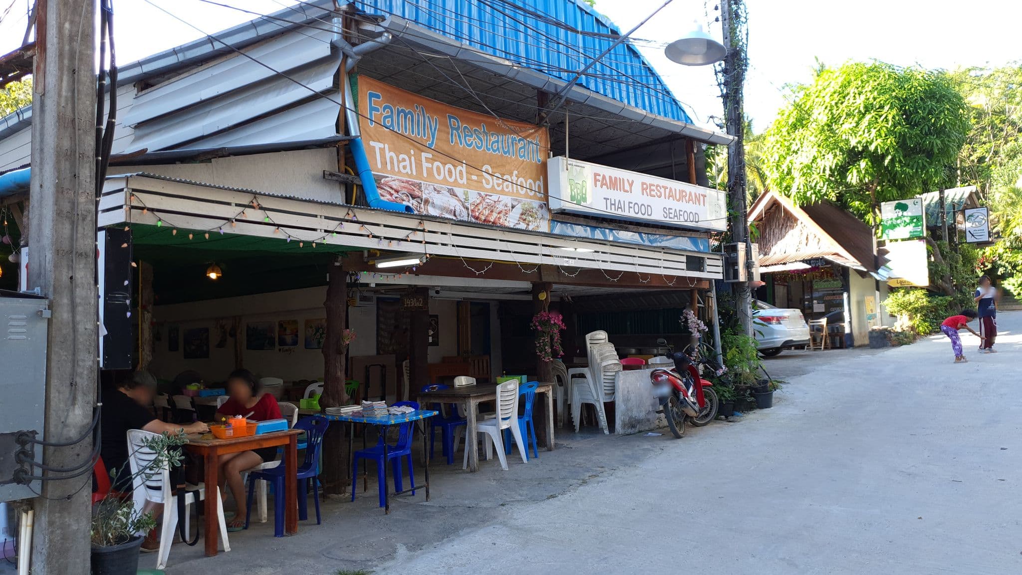 Street view near The Emerald Aonang Condo, Ban Ao Nang