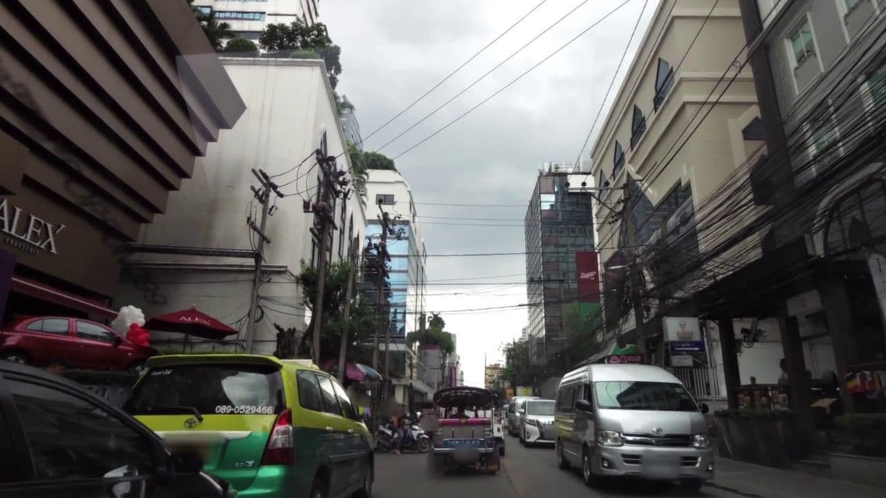 Street view near Salil Hotel, Makkasan