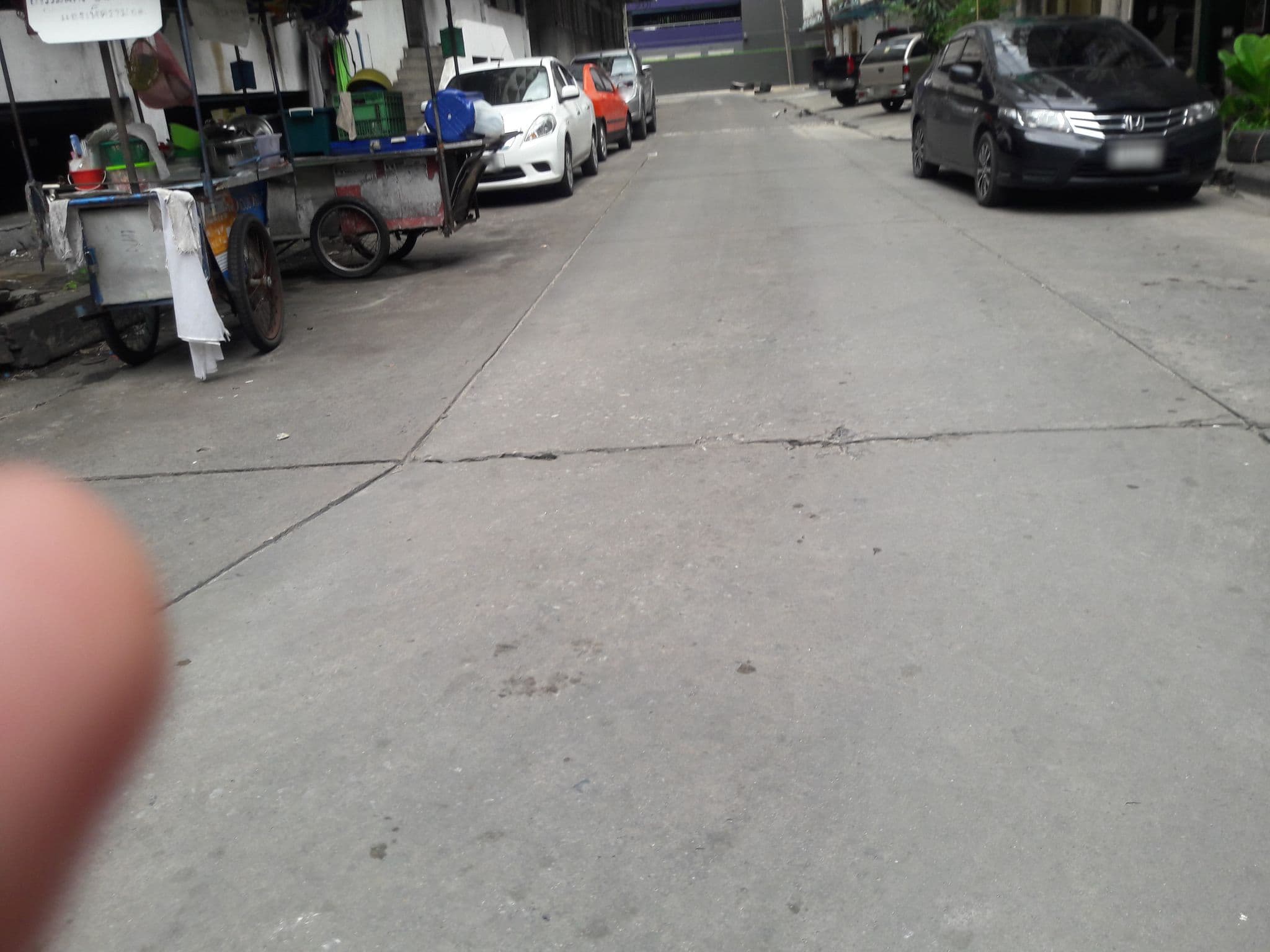 Street view near Bangkok Residence, Makkasan — © chinojirawat (CC BY-SA · Mapillary)