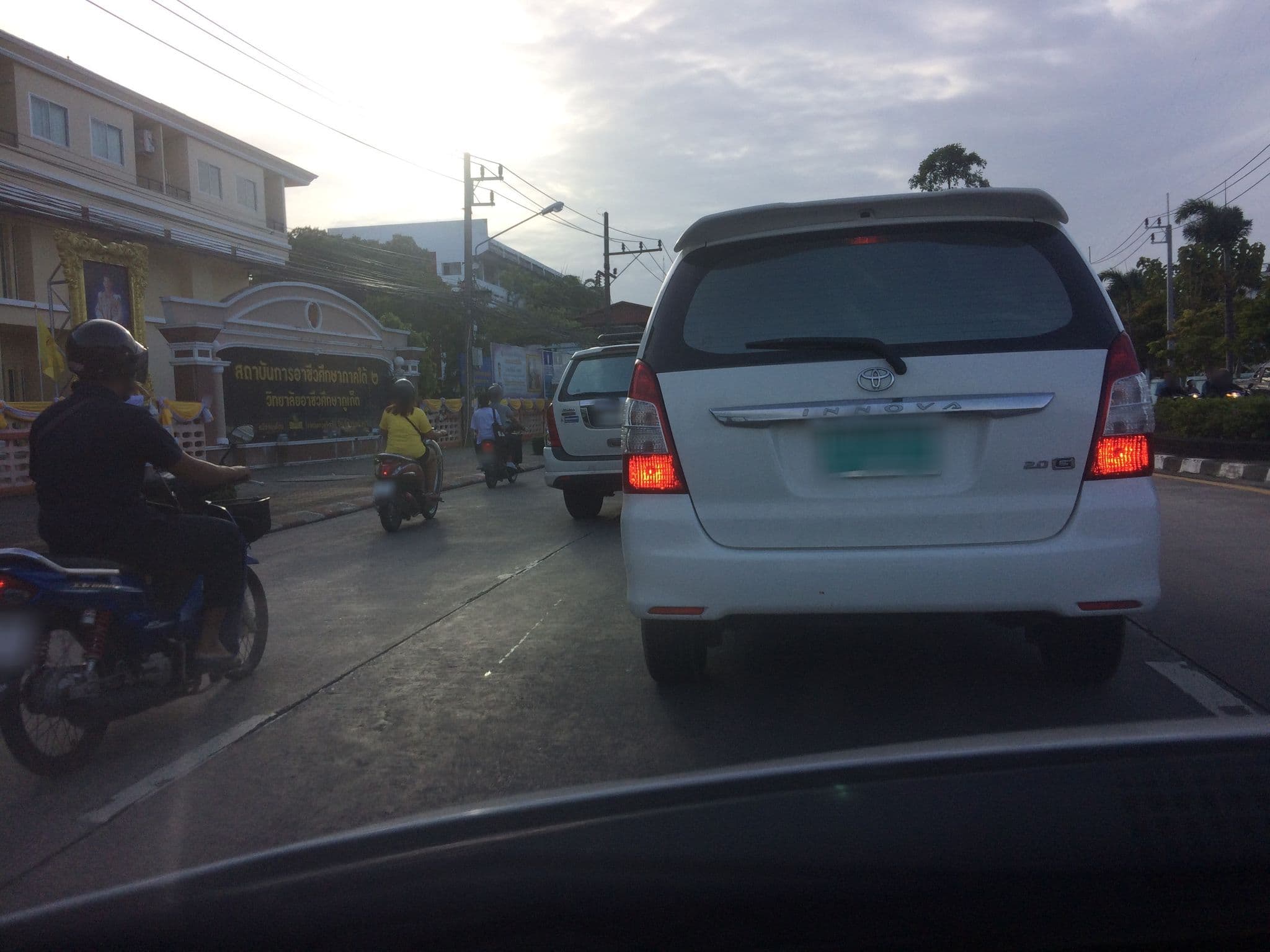 Street view near Phuket Hotel Chee Wa, Ban Talat Nua — © pik (CC BY-SA · Mapillary)