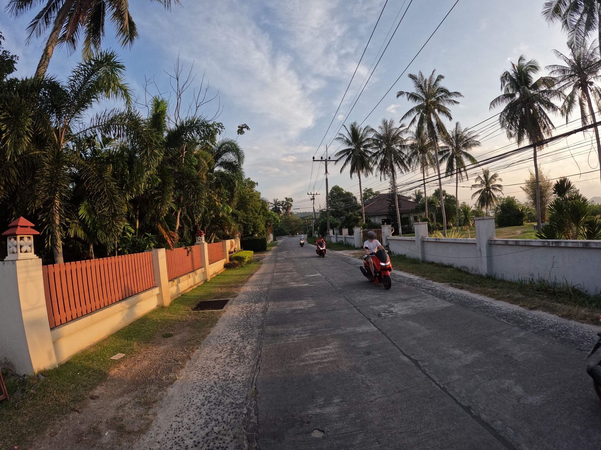 Street view near Nitchanan Villa, Ko Pha Ngan