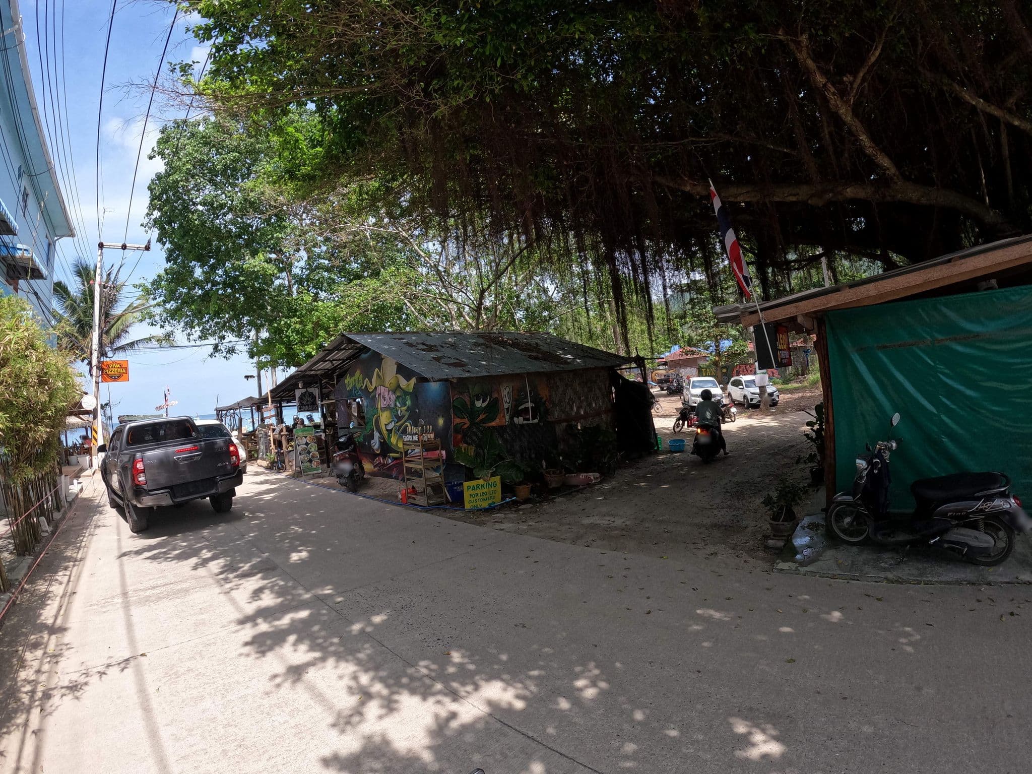 Street view near Viva On The Beach Hotel, Ko Pha Ngan