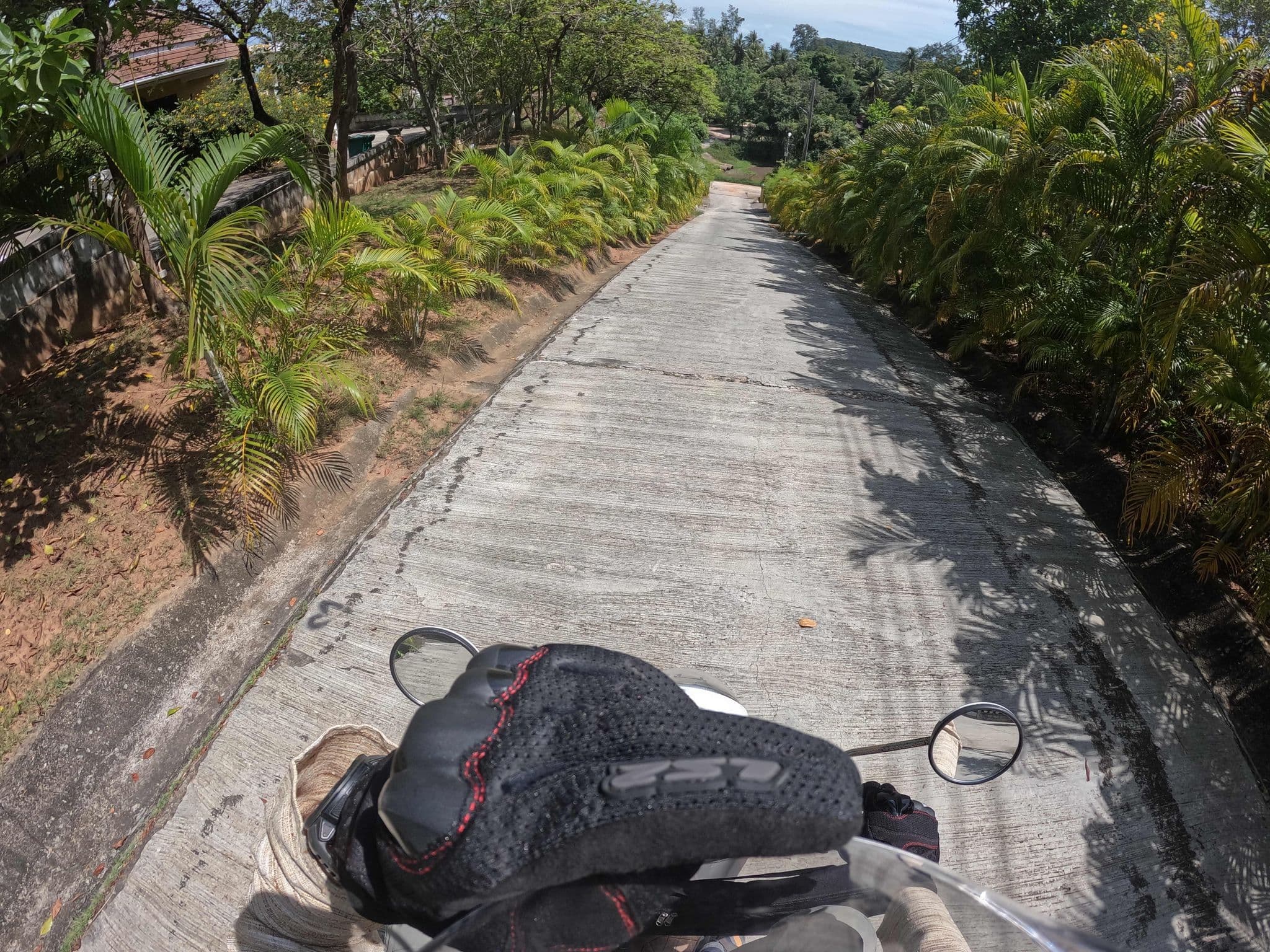 Street view near Cham Tae Vila, Ko Pha Ngan