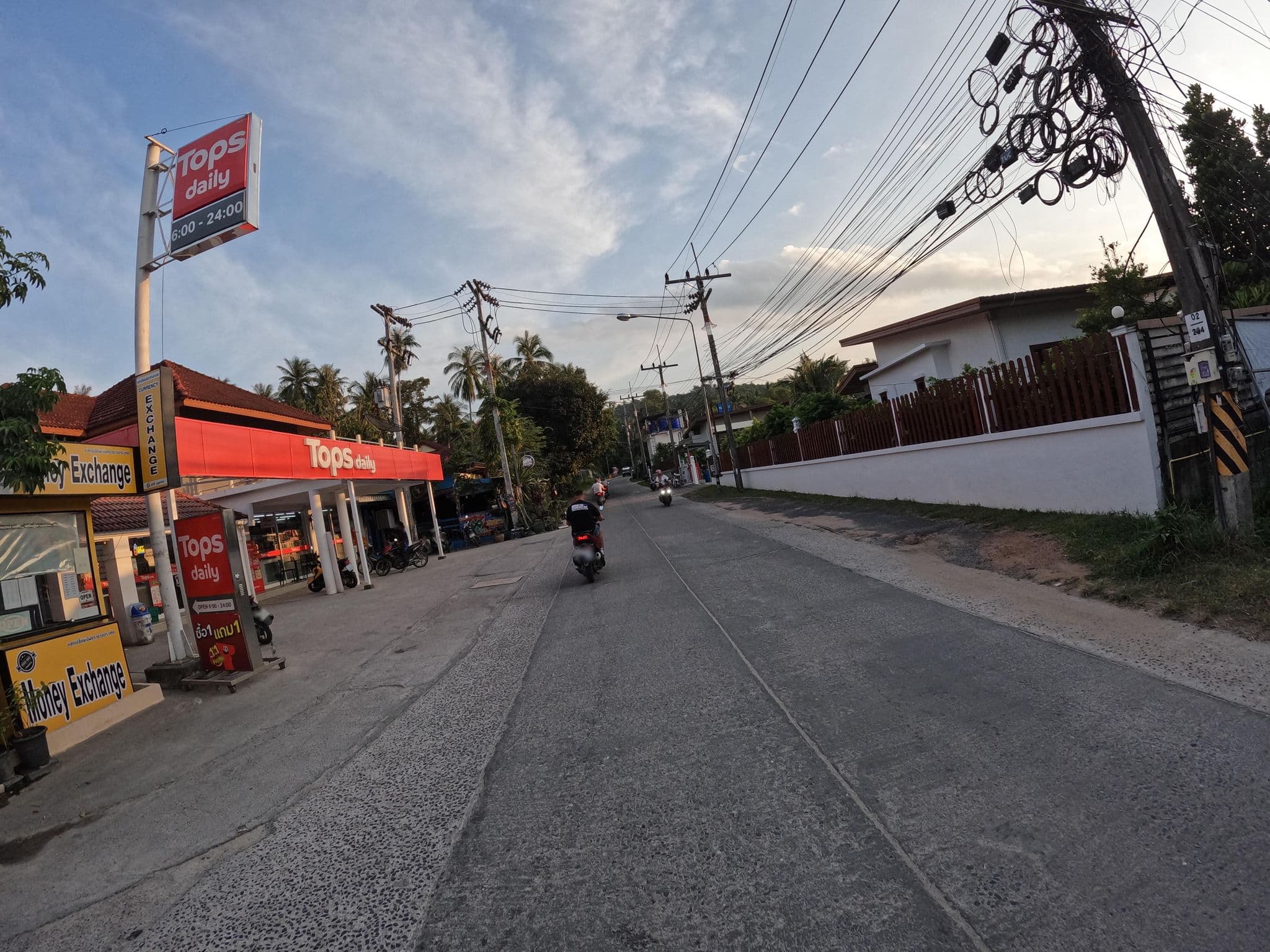 Street view near Breeze Bay Vlla, Ko Pha Ngan