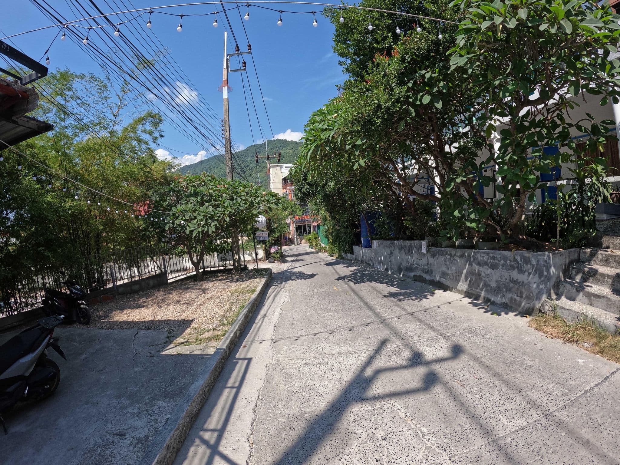 Street view near Baan Talay Guest House, Ko Pha Ngan — © lucomsky (CC BY-SA · Mapillary)
