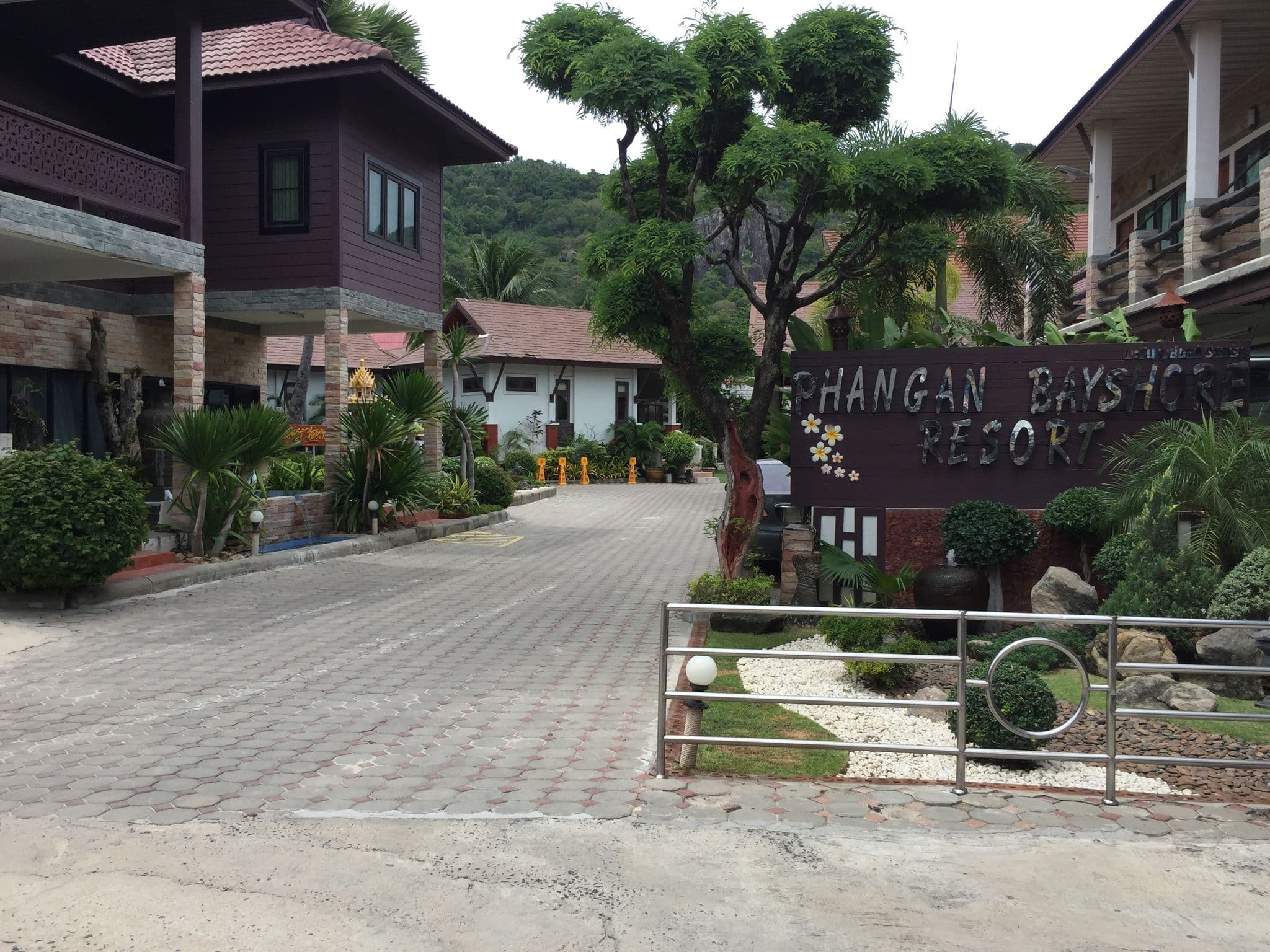 Street view near Phangan Bayshore Resort, Ko Pha Ngan — © noon2911 (CC BY-SA · Mapillary)