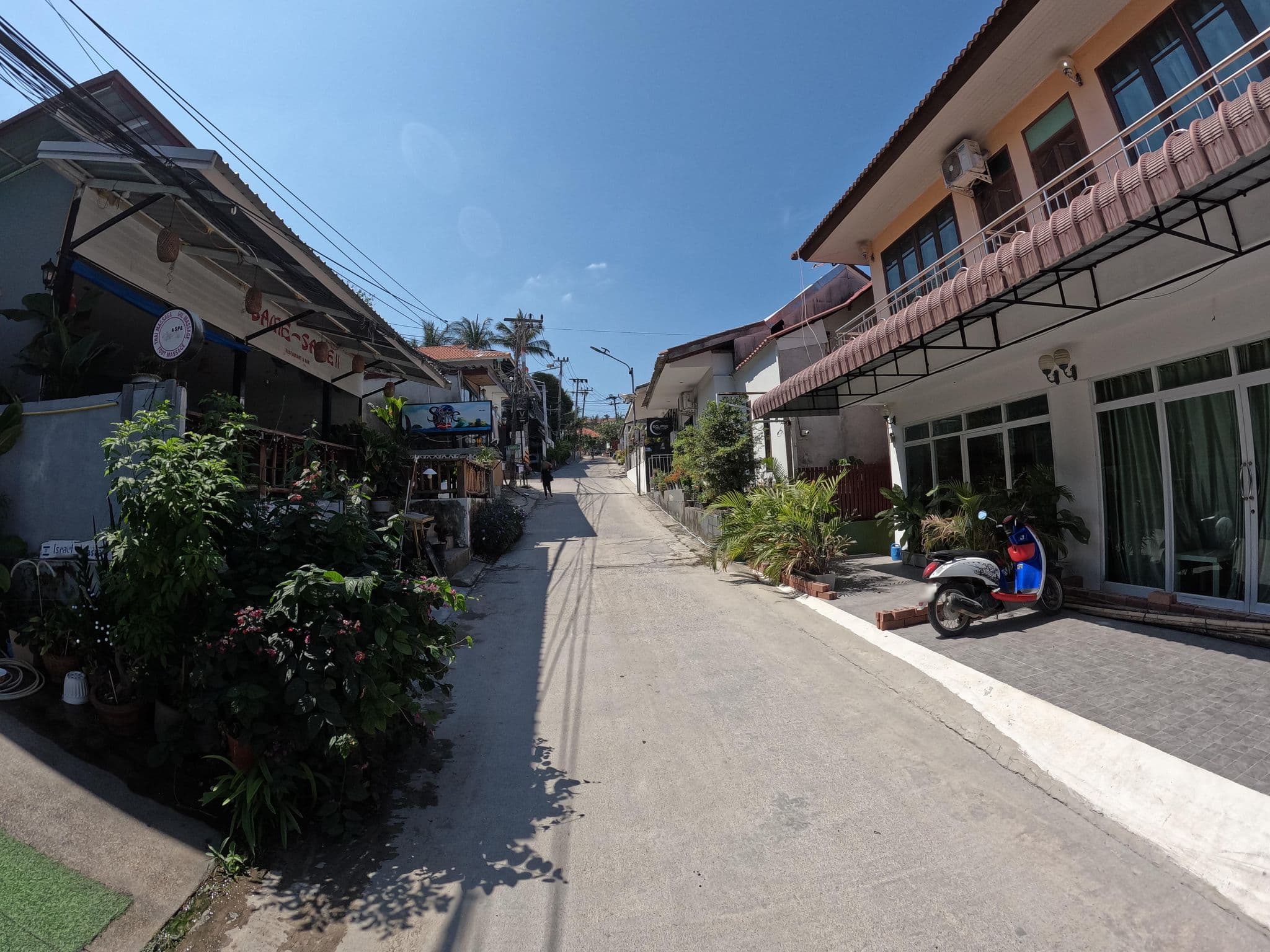 Street view near Seagarden Beach Resort & Spa, Ko Pha Ngan