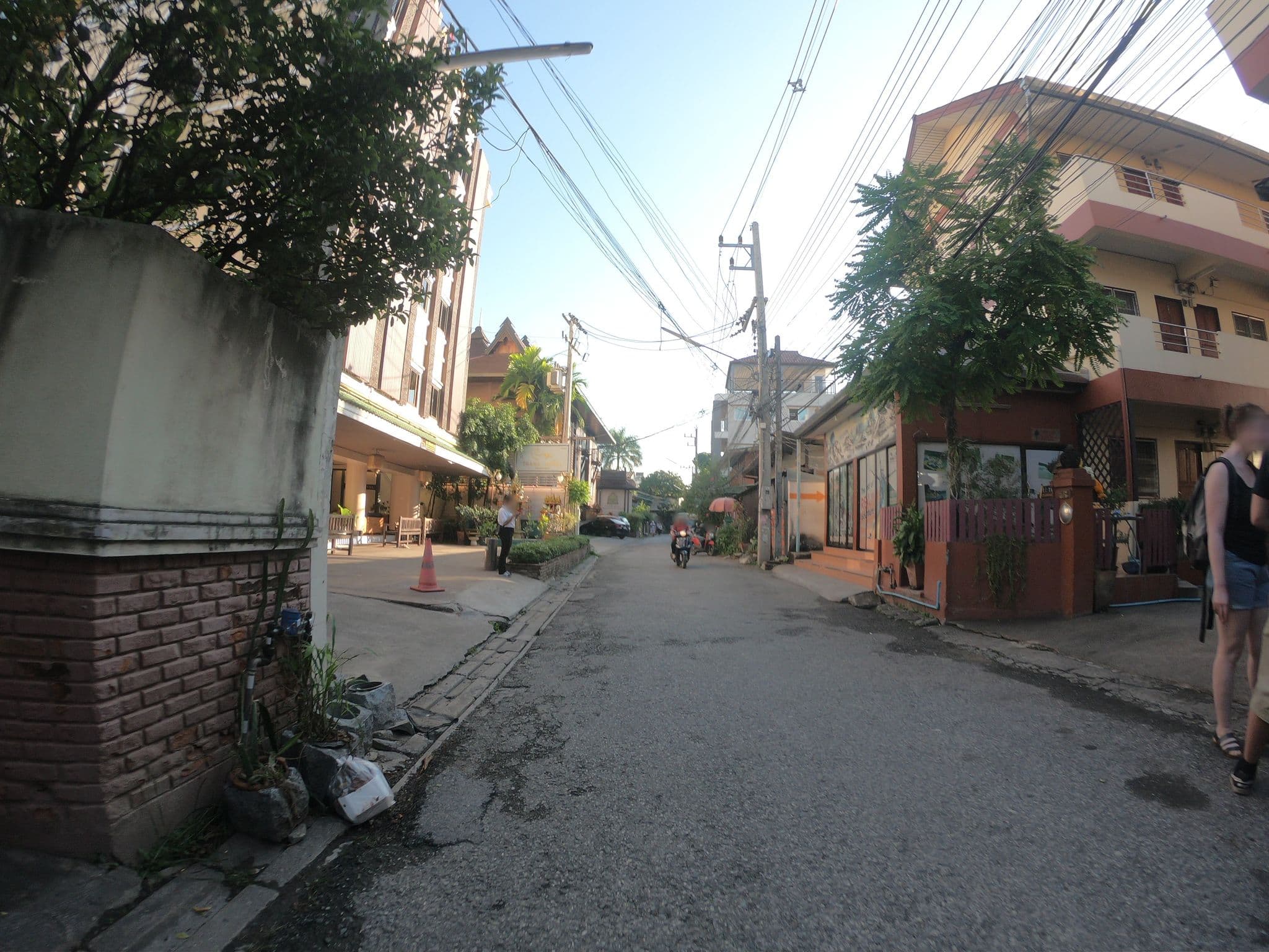Street view near De Chai, Chiang Mai — © chanuwath_grab (CC BY-SA · Mapillary)