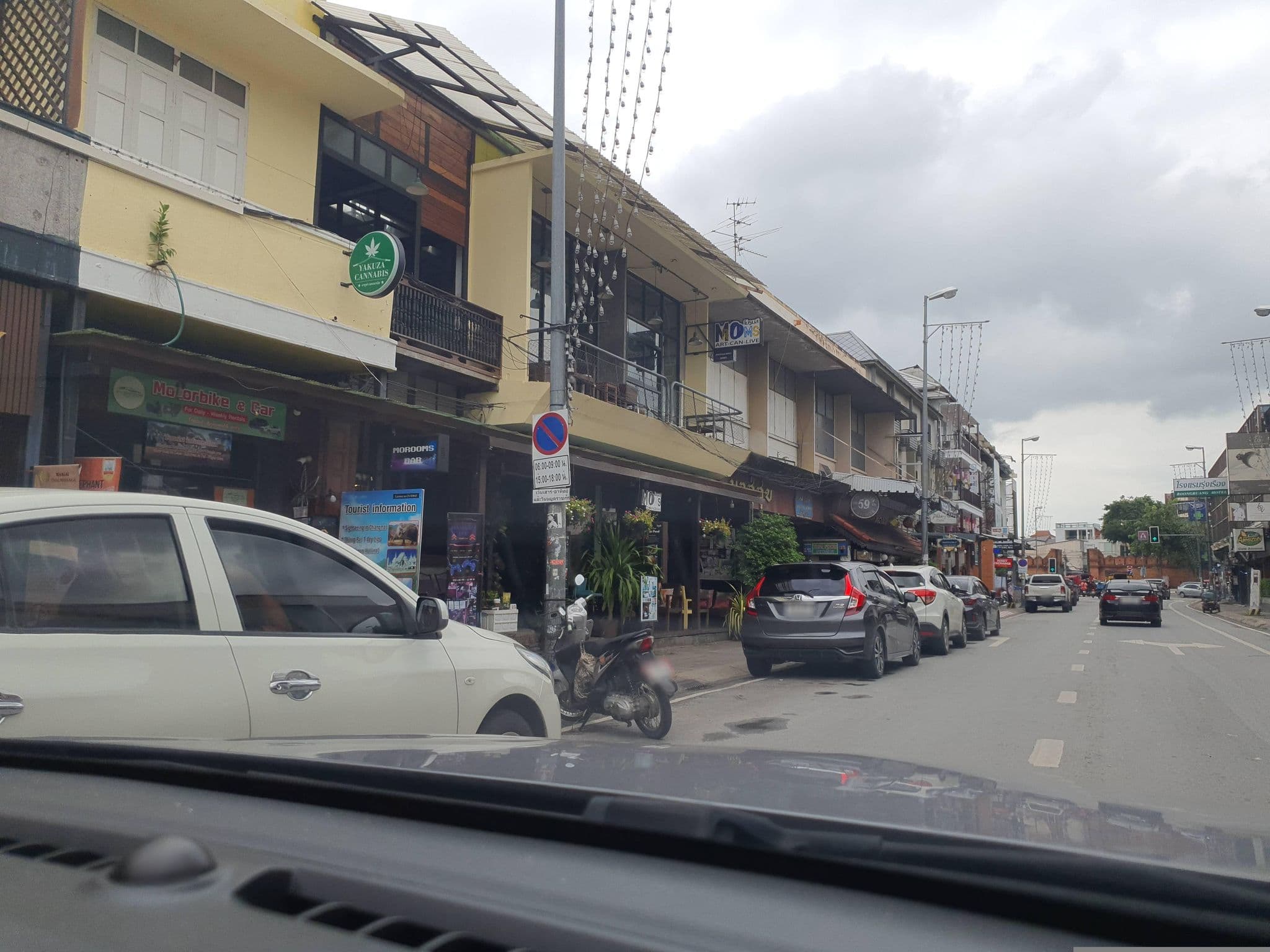 Street view near Morooms, Chiang Mai