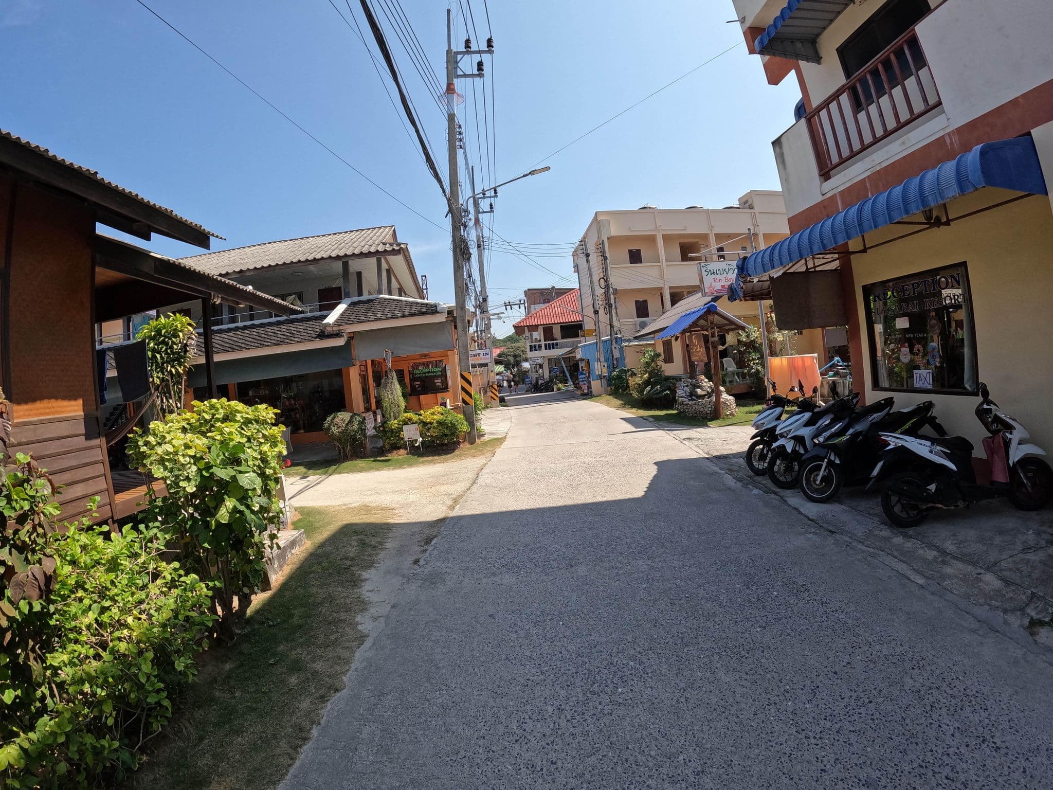 Street view near Suksabai Resort, Ko Pha Ngan