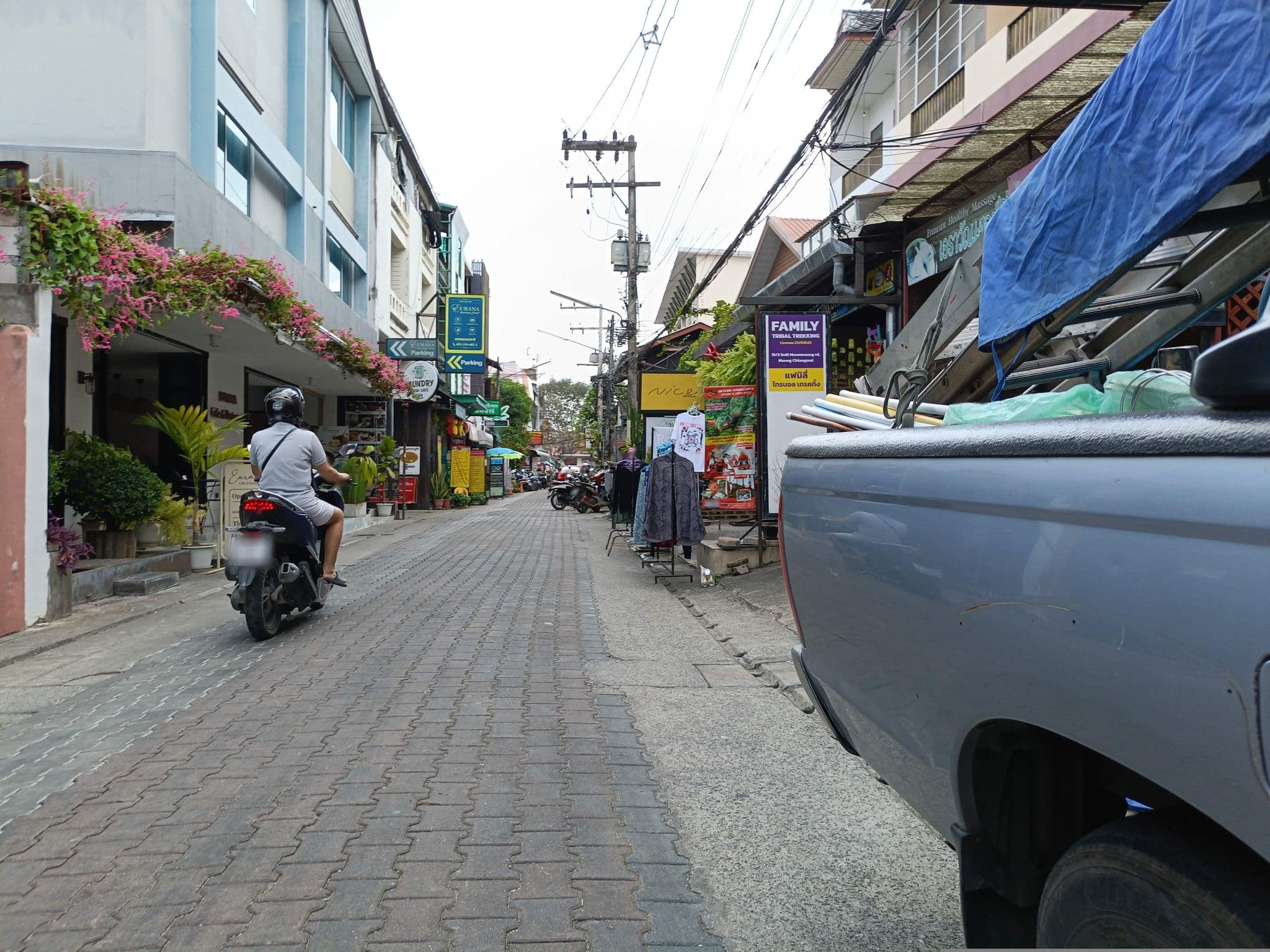 Street view near Jaidee bamboo Huts, Chiang Mai