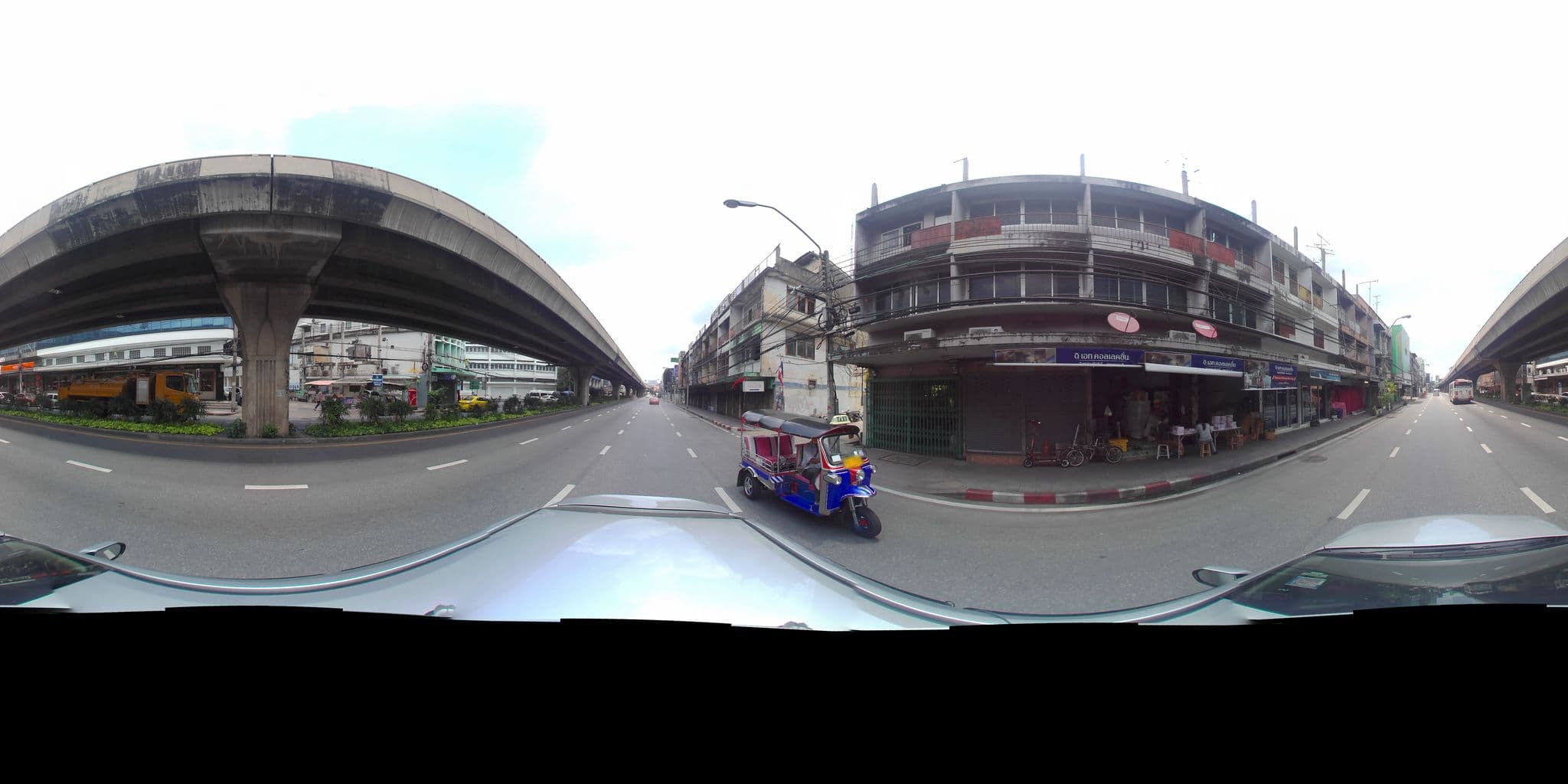 Street view near Zee Thai Hostel, Phra Nakhon