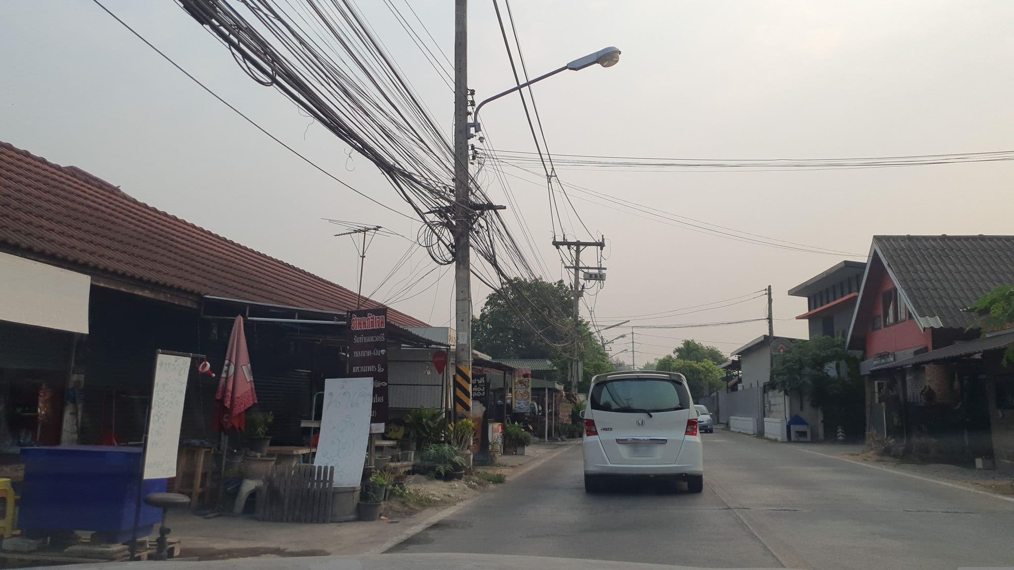 Street view near Cafeteria@Riverside, Chiang Mai — © jrcarlsen (CC BY-SA · Mapillary)