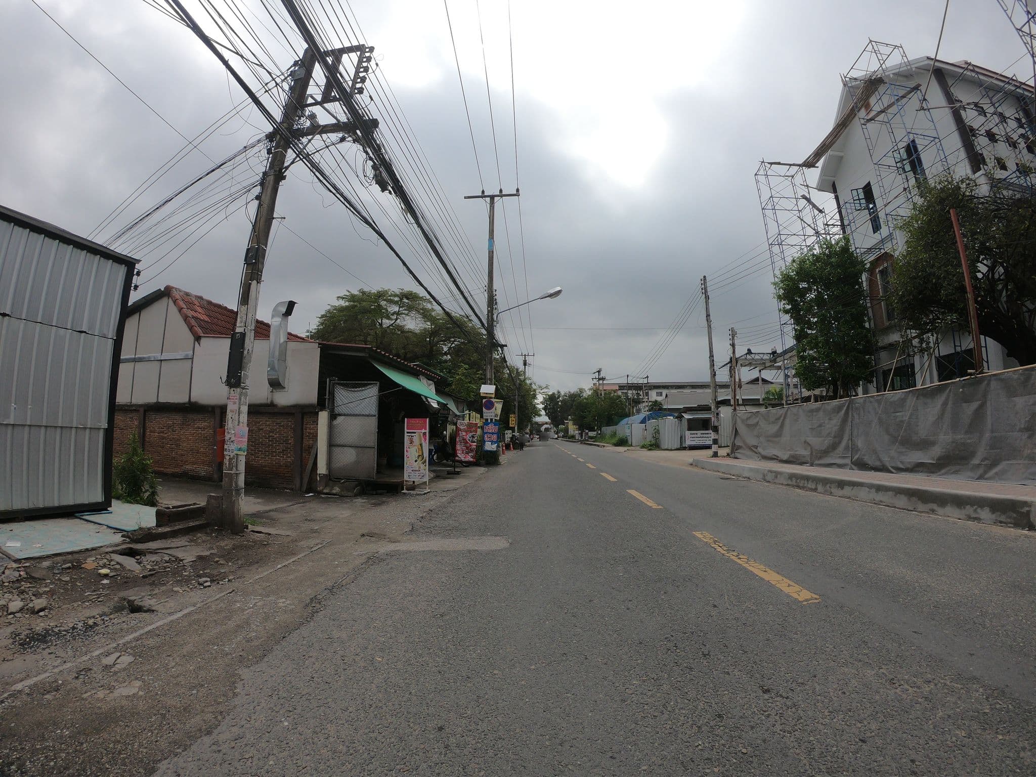 Street view near Baan Nalin Hometel, Chiang Mai