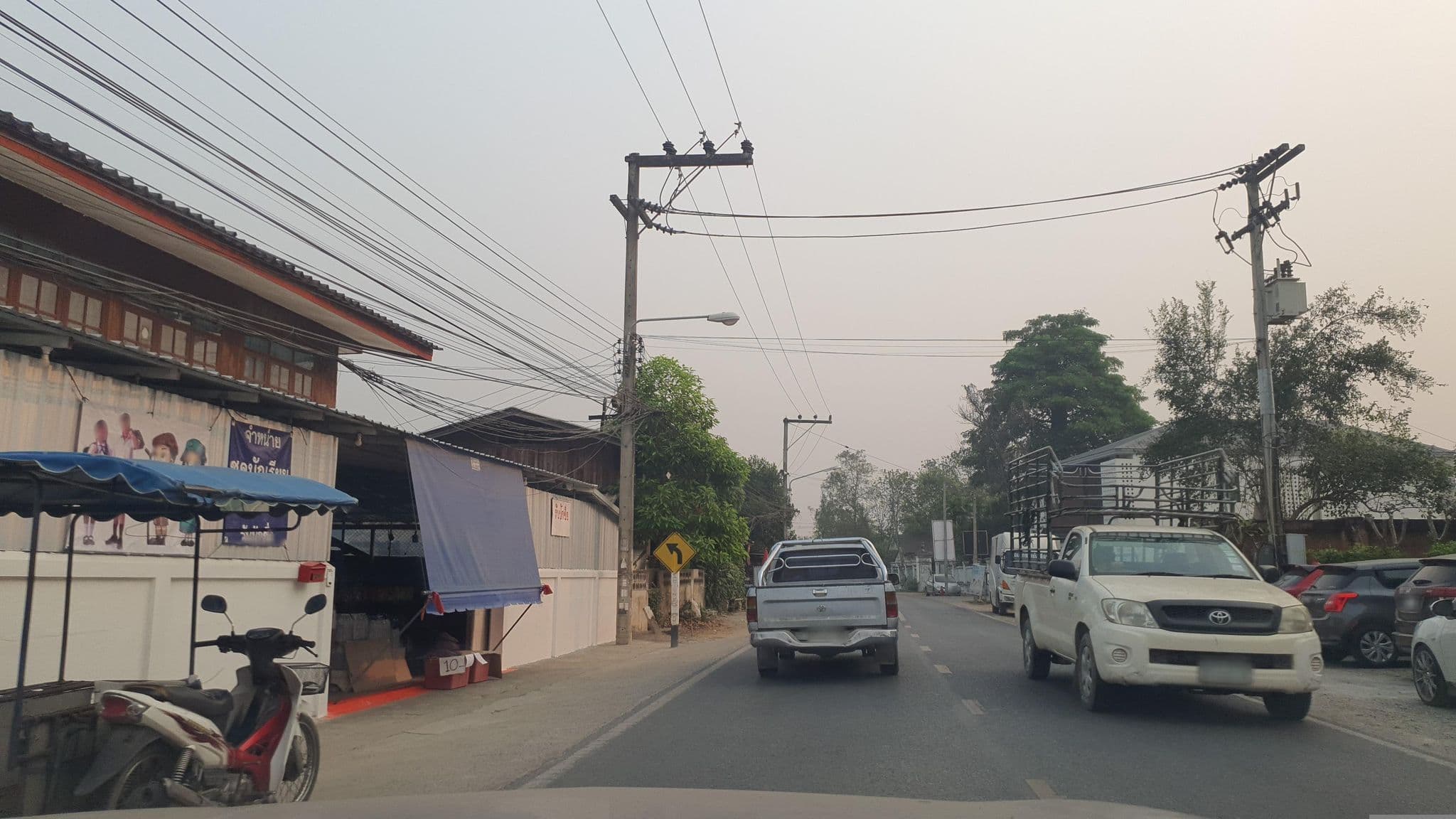 Street view near Taiheyi Riverside, Hang Dong — © jrcarlsen (CC BY-SA · Mapillary)