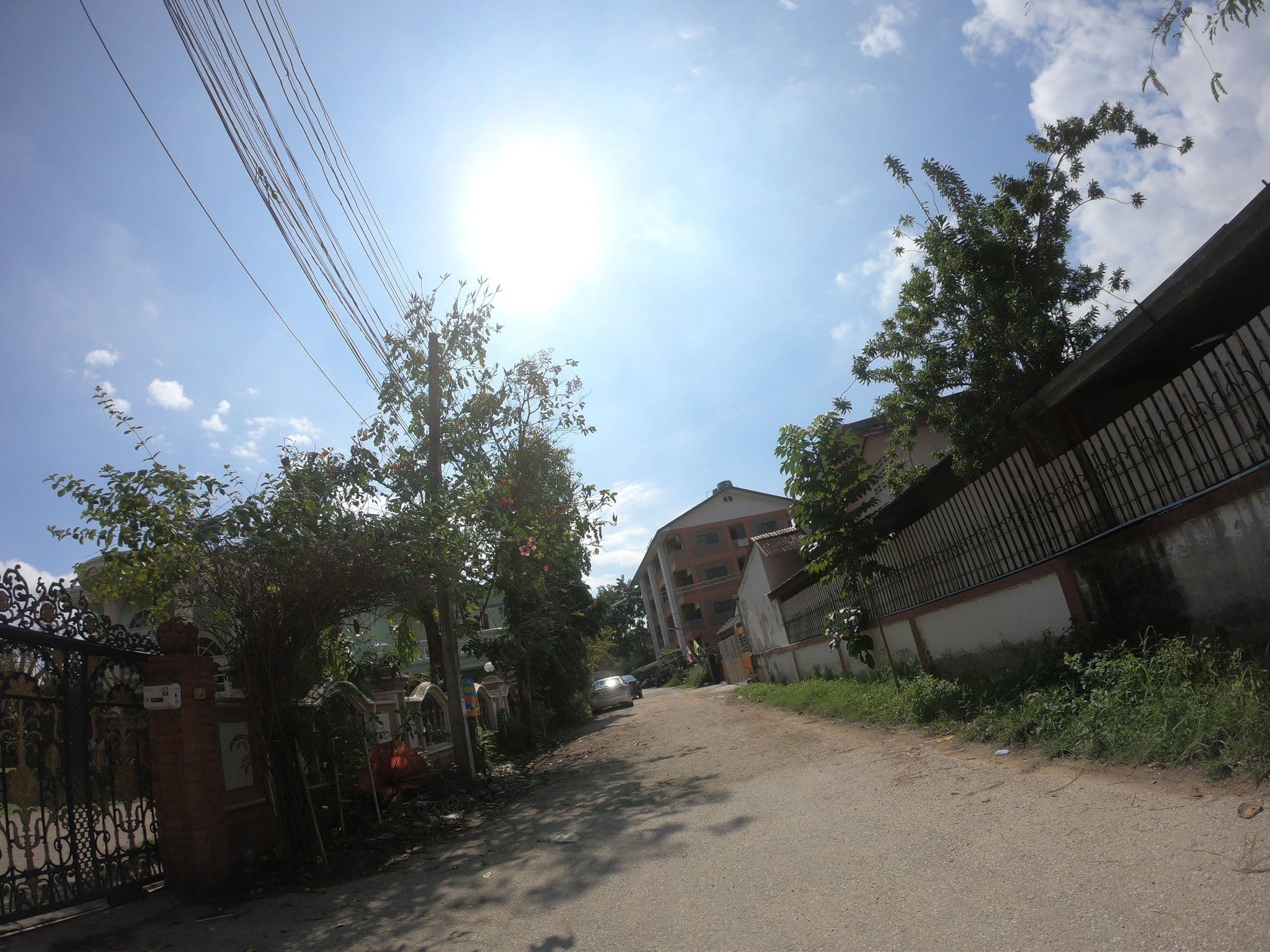 Street view near B2 Airport Hotel, Chiang Mai