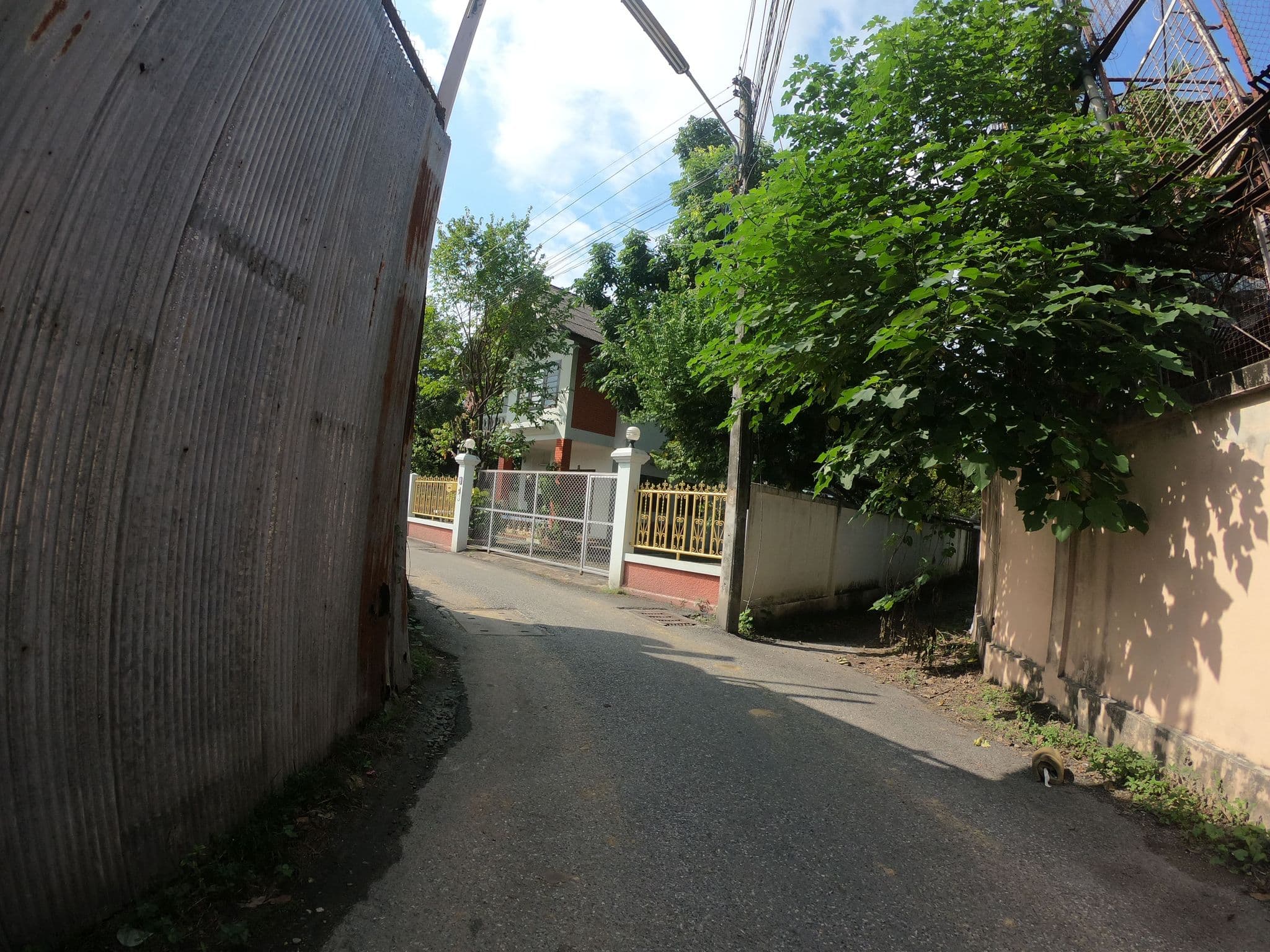 Street view near Baan Klang Wiang, Chiang Mai — © chanuwath_grab (CC BY-SA · Mapillary)