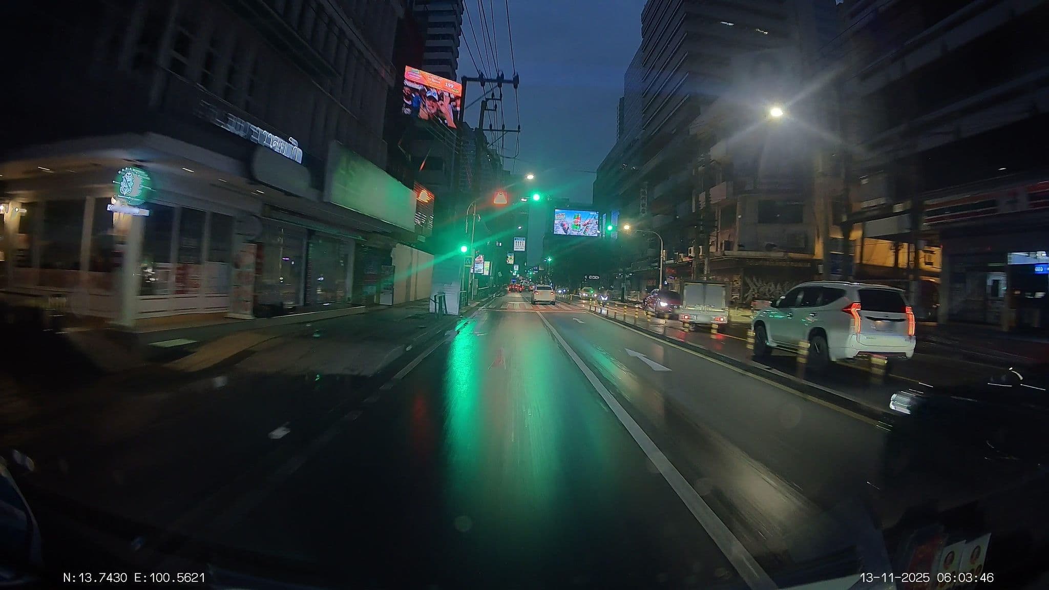 Street view near Homie, Makkasan
