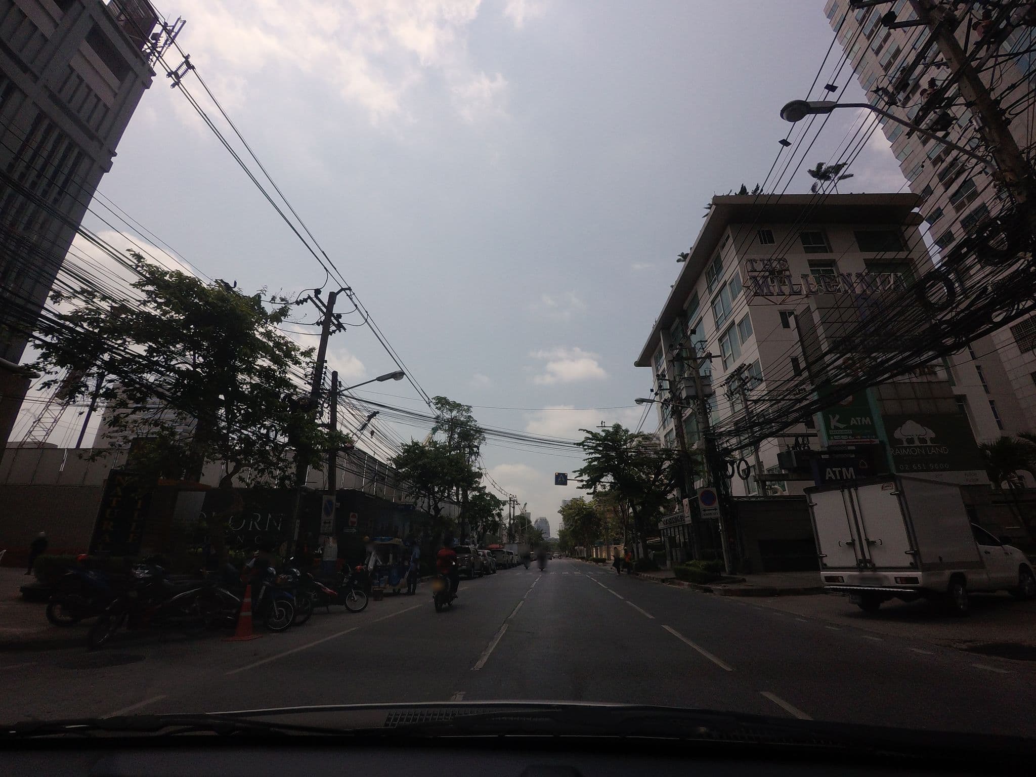 Street view near Kimpton Maa-Lai, Makkasan