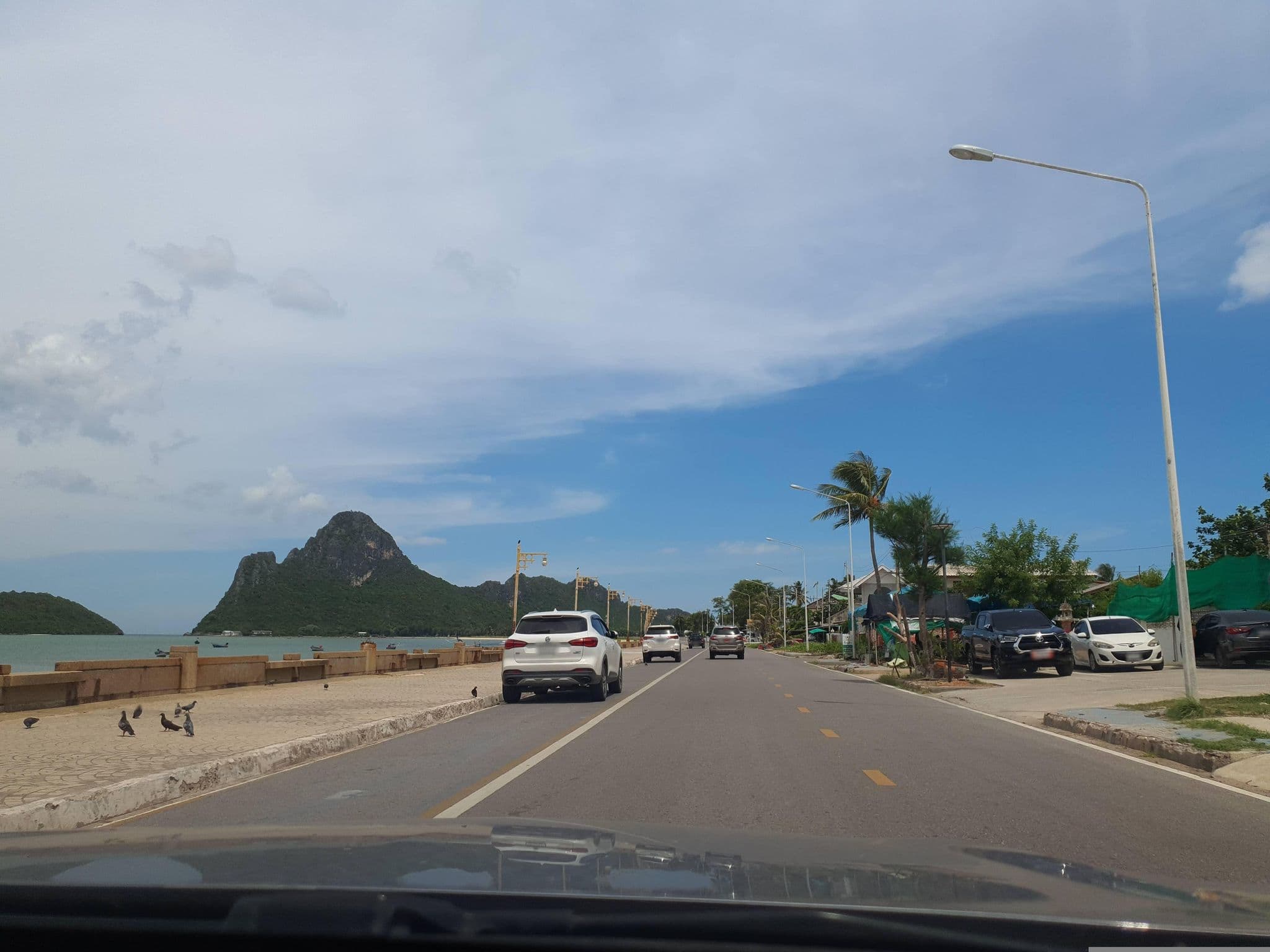 Street view near Zee Zider, Prachuap Khiri Khan — © jrcarlsen (CC BY-SA · Mapillary)