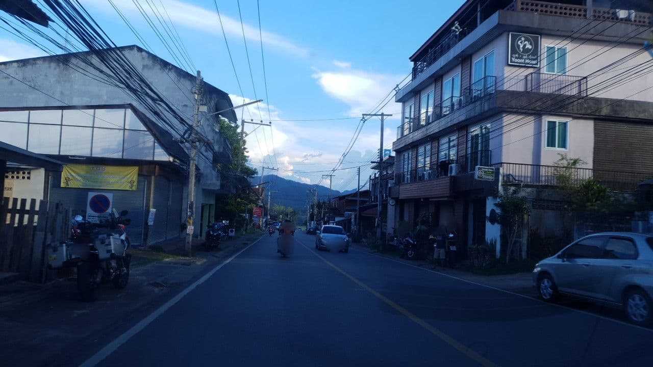 Street view near Yoont Guest House, Mae Hong Son — © silamanee (CC BY-SA · Mapillary)