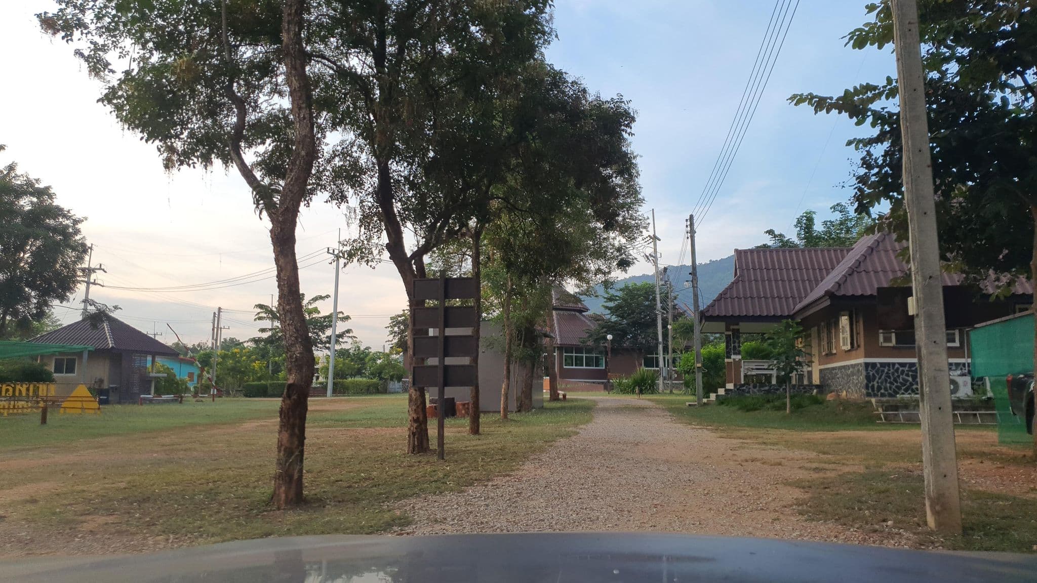 Street view near Khao Luong Forest Park, Nakhon Sawan — © jrcarlsen (CC BY-SA · Mapillary)