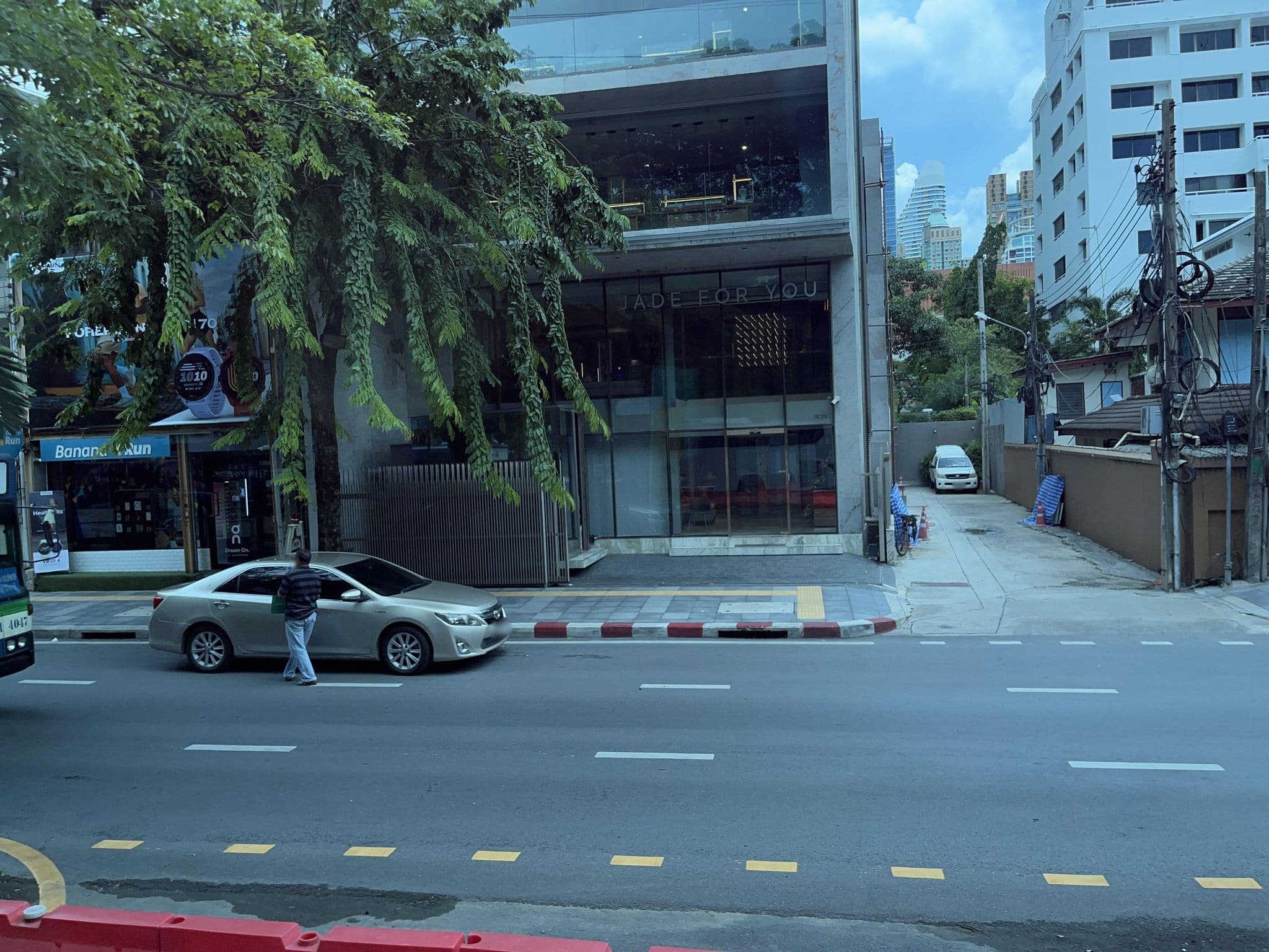 Street view near Roompini, Bang Rak