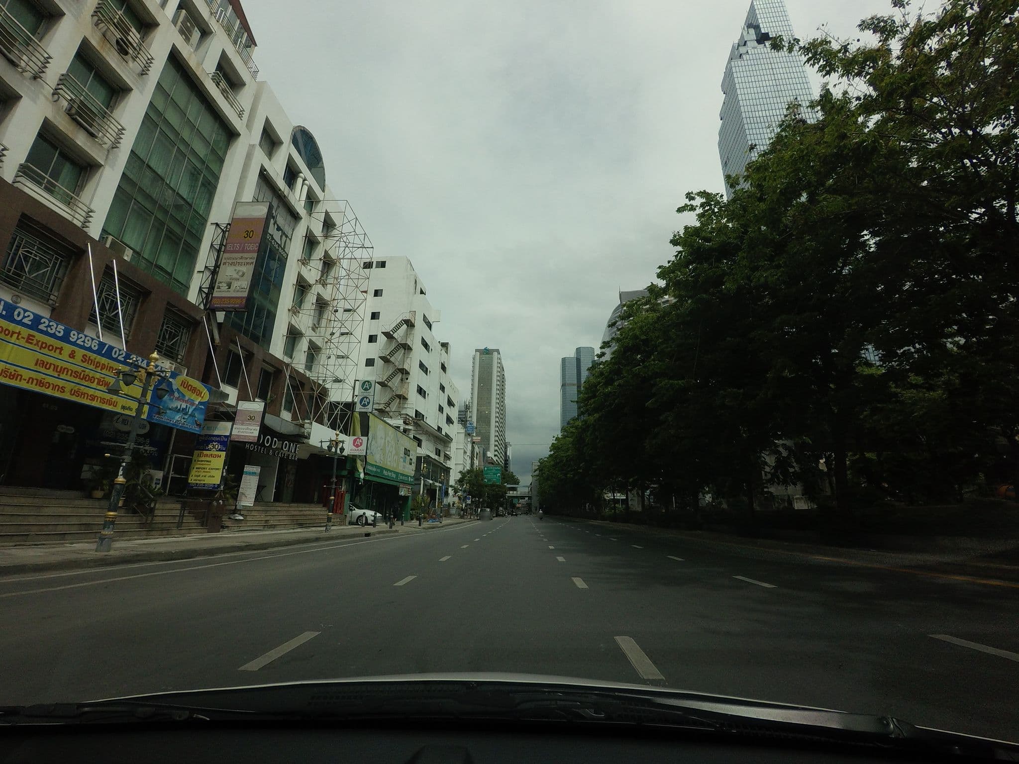 Street view near Good One Hostel, Bang Rak
