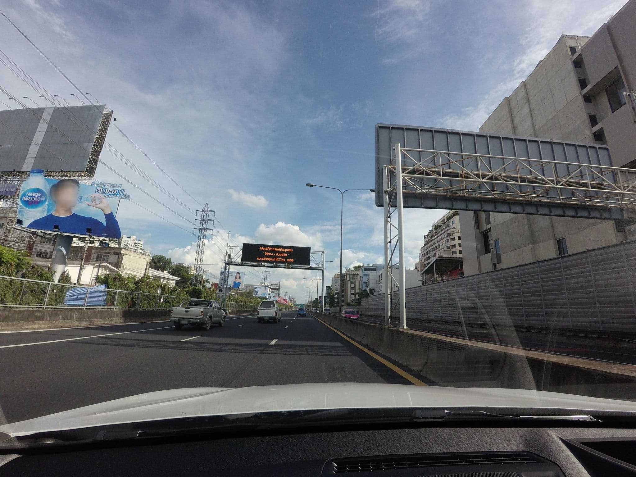 Street view near Aspen Suites, Makkasan
