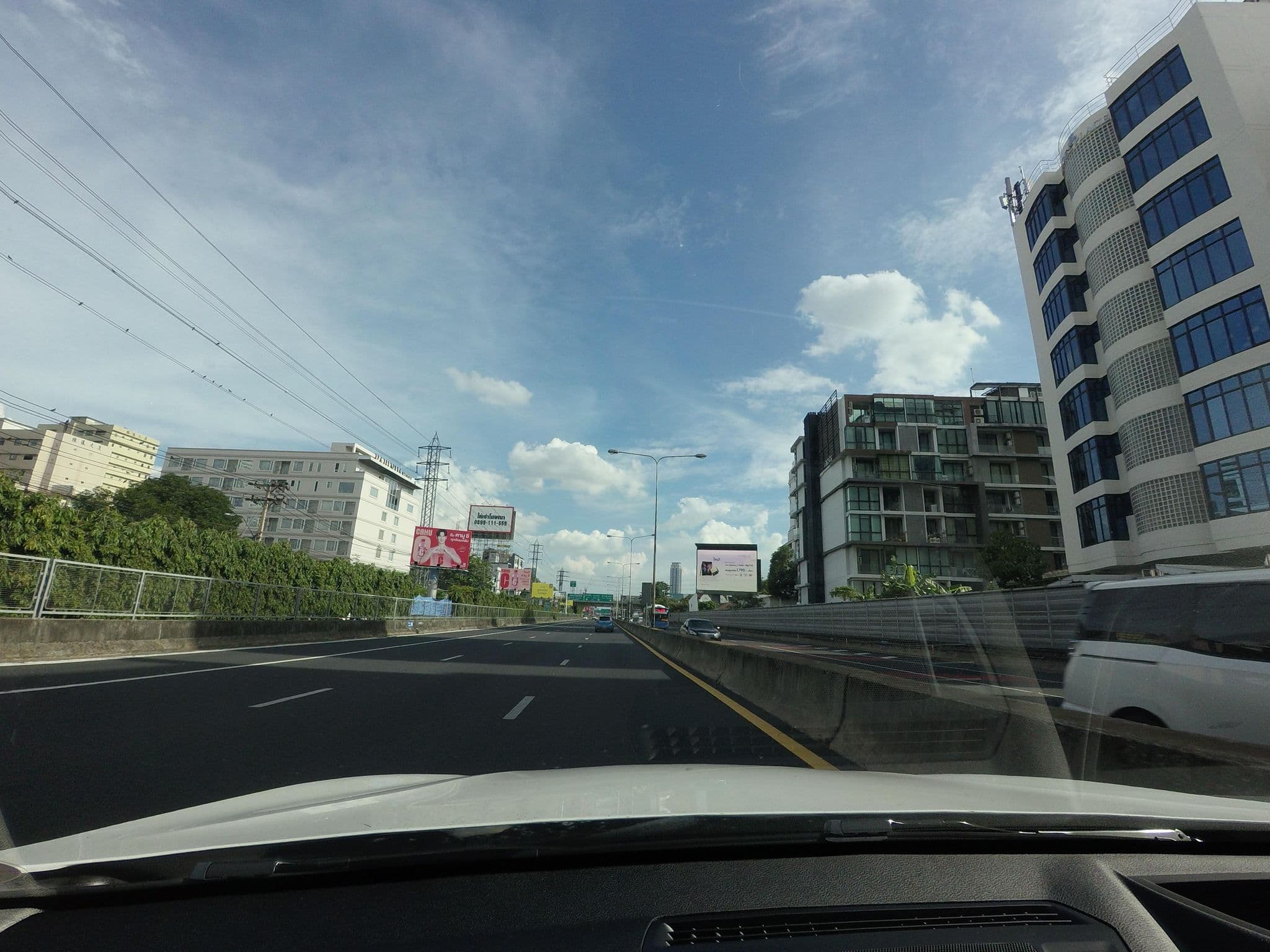 Street view near Boss Suites, Makkasan — © mishari (CC BY-SA · Mapillary)