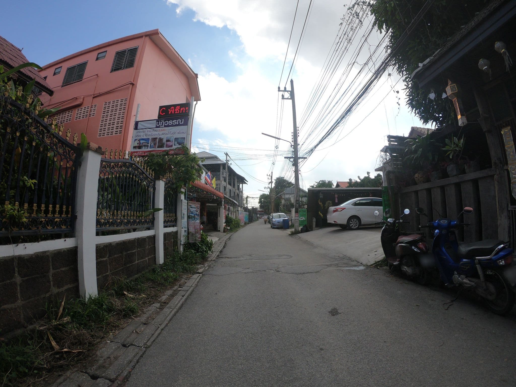 Street view near Mini-Me Hubs, Chiangmai, Chiang Mai