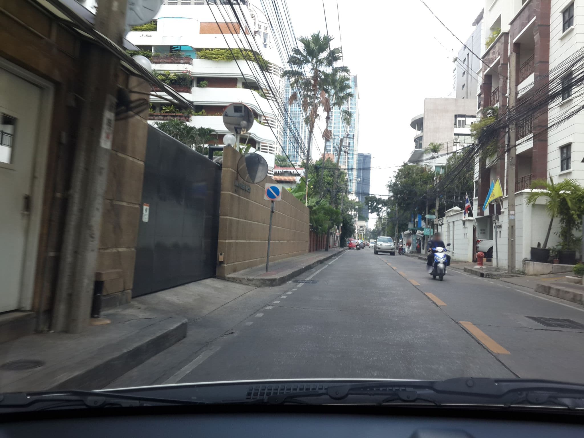 Street view near 12PM Bangkok, Makkasan