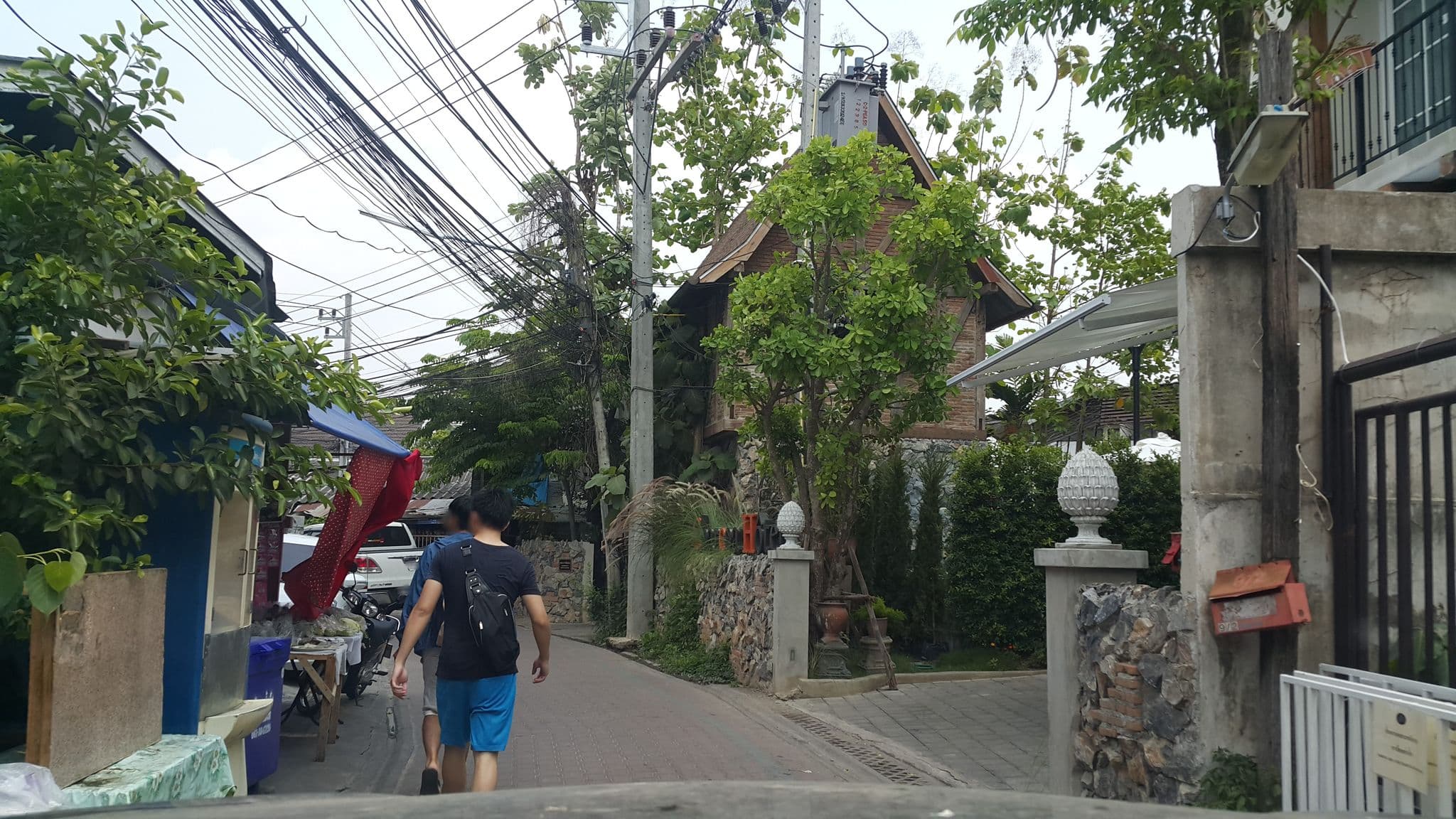 Street view near Le Charcoa Hotel, Chiang Mai — © jrcarlsen (CC BY-SA · Mapillary)