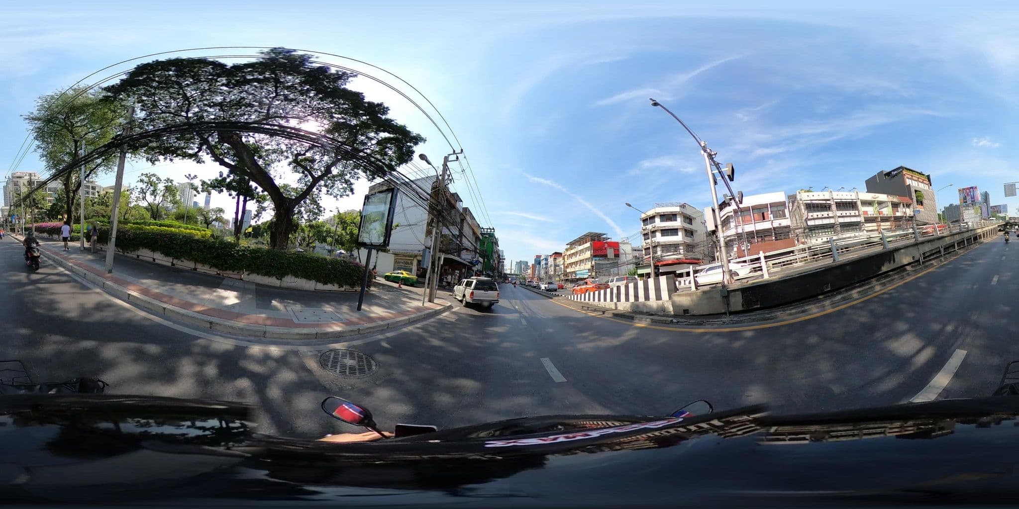 Street view near Fyn Park Hotel, Ratchathewi — © NatchaponJ (CC BY-SA · Mapillary)