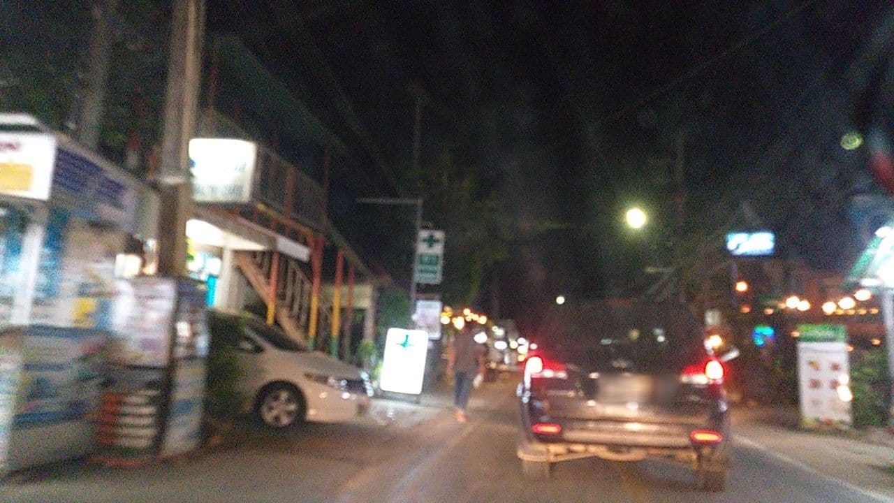 Street view near Lemon, Ko Chang