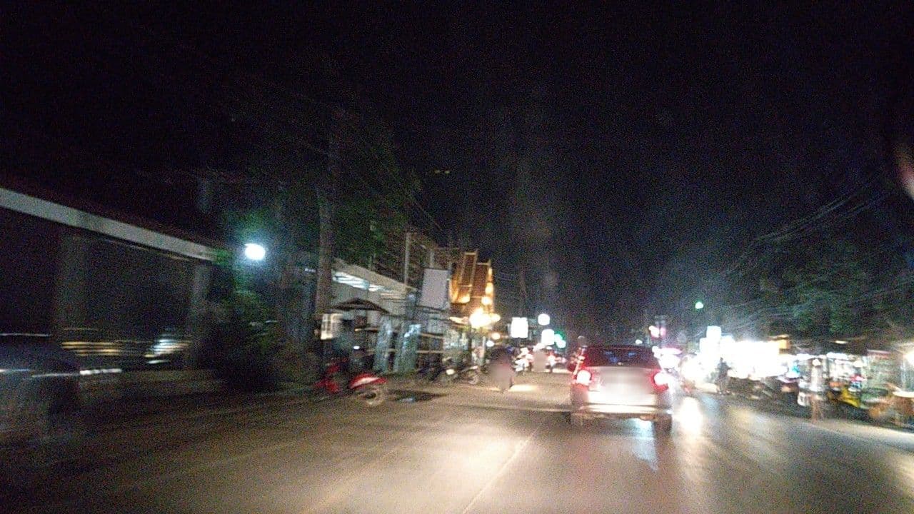 Street view near Krongtrra bungalows, Ko Chang — © ozflor (CC BY-SA · Mapillary)