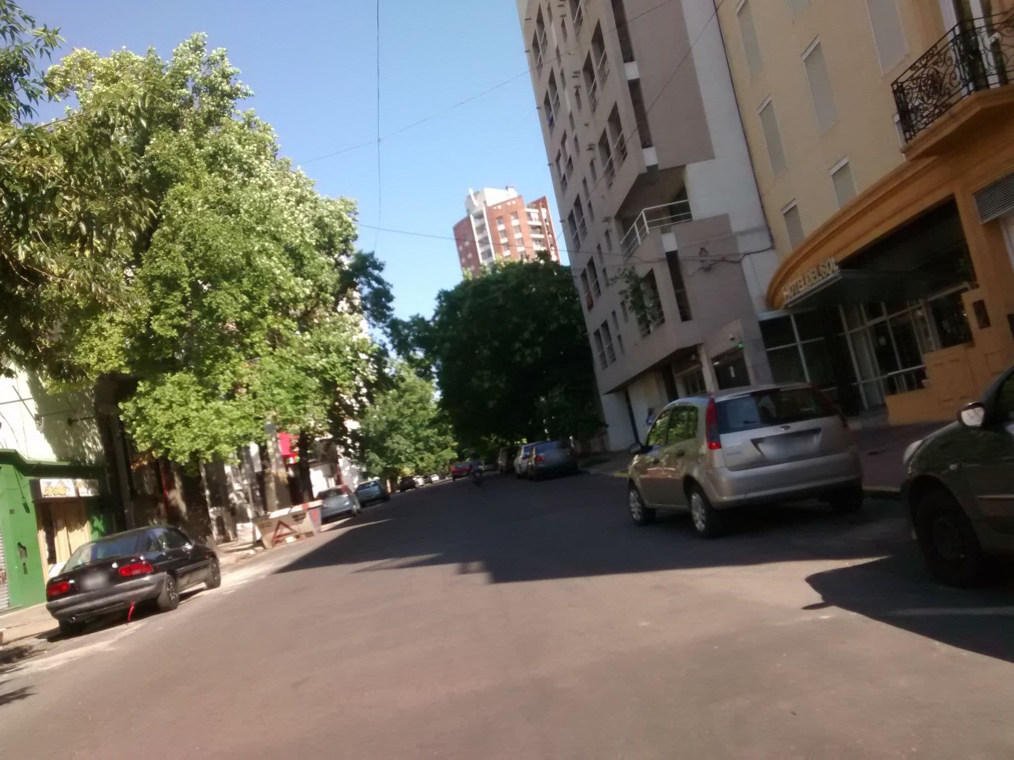 Street view near Hotel del Sol, La Plata — © nicfer (CC BY-SA · Mapillary)