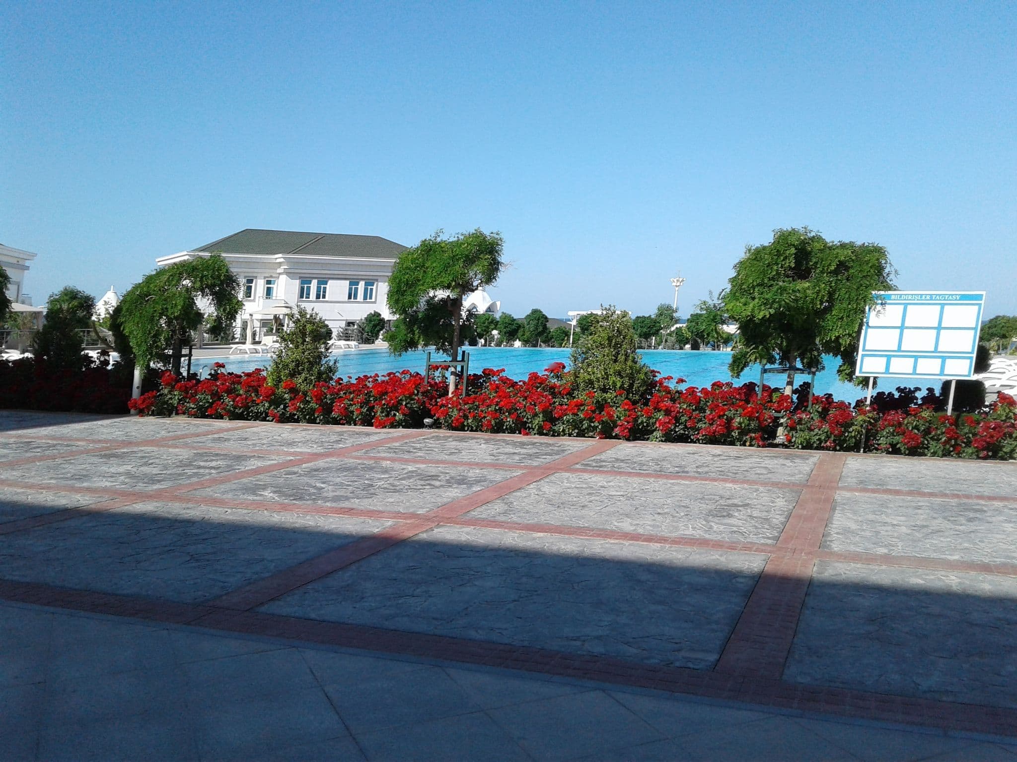 Street view near Tolkun Ýaht Kluby, Türkmenbaşy — © apmwa (CC BY-SA · Mapillary)